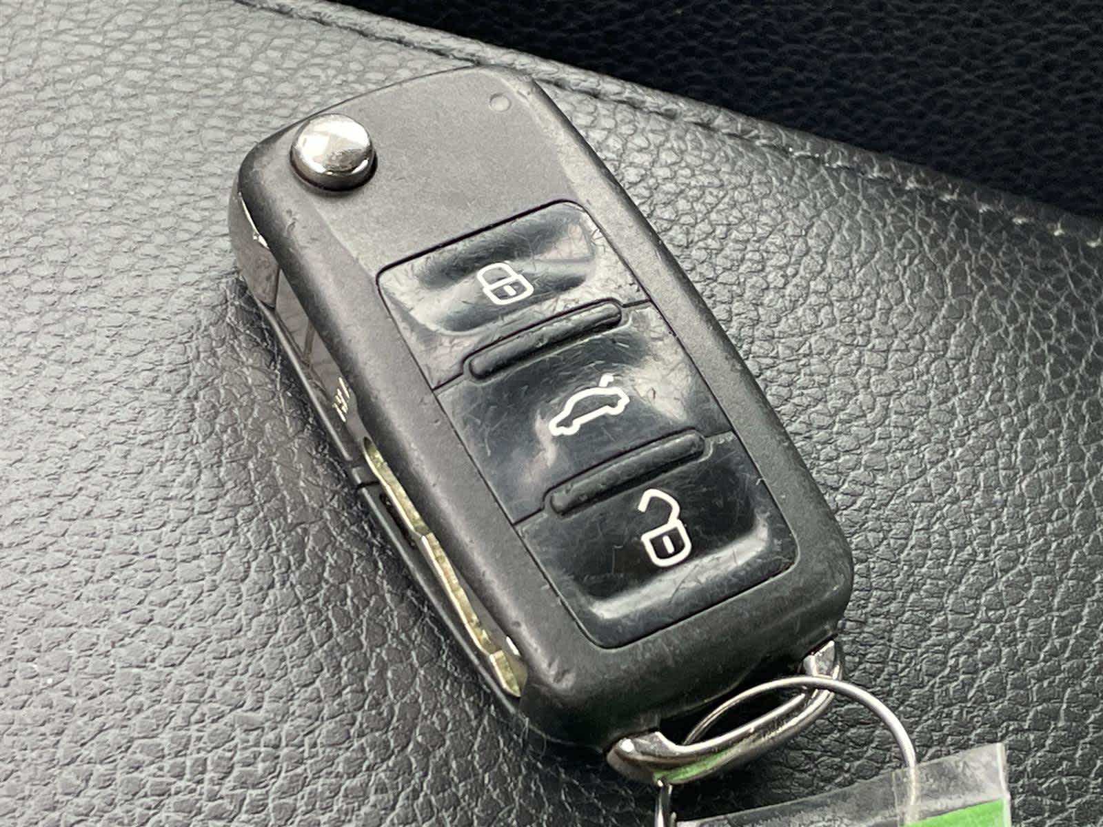 Thumbnail: 2015 Volkswagen Jetta - 30