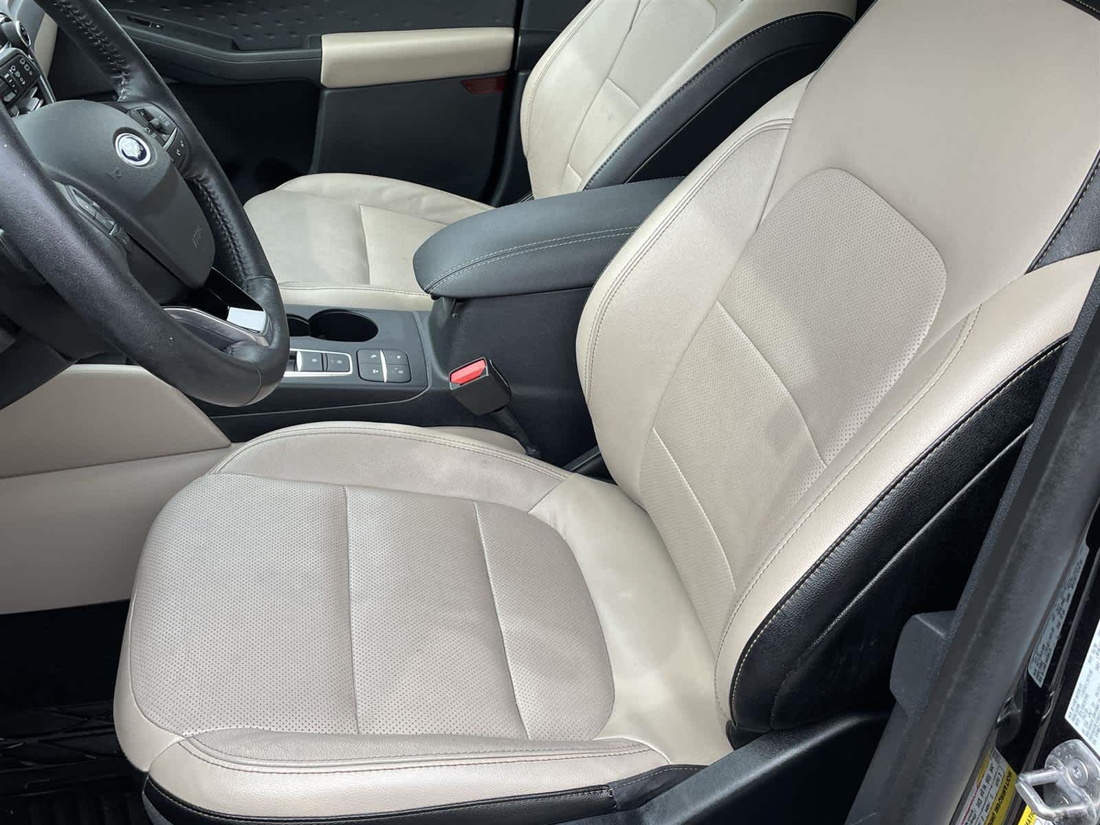 2020 Ford Escape Titanium 12