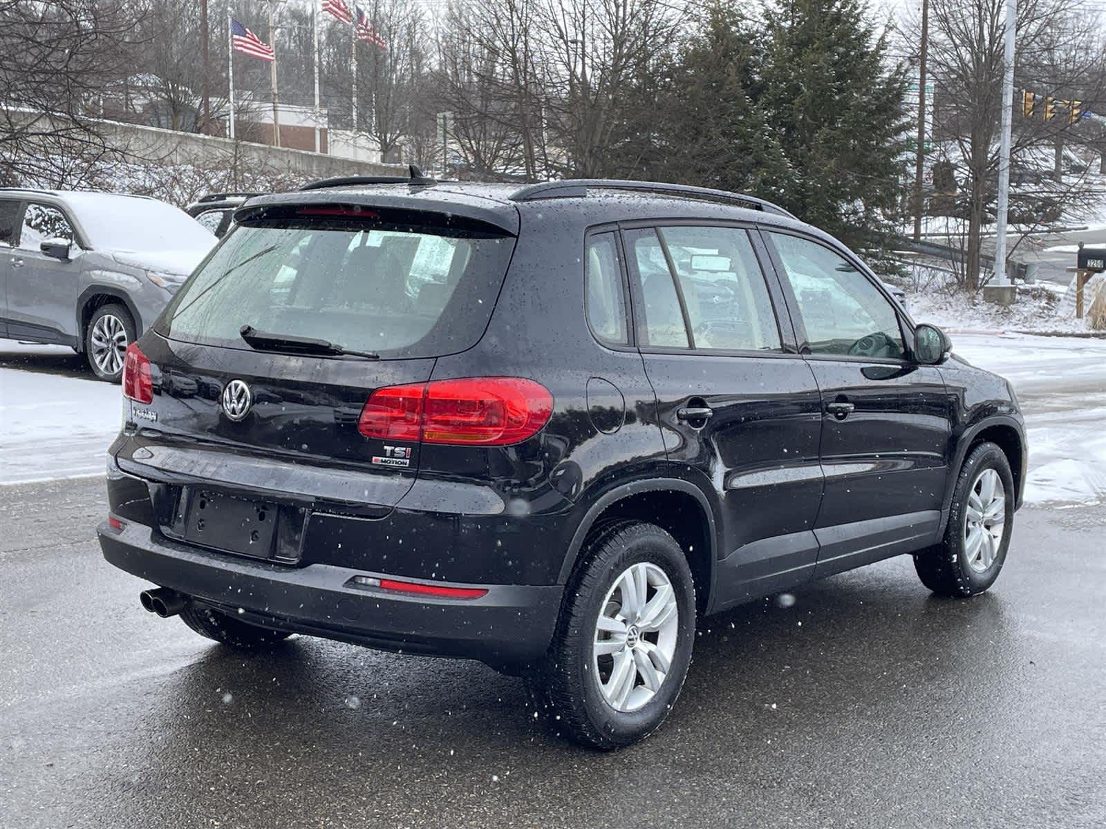 Thumbnail: 2017 Volkswagen Tiguan - 6