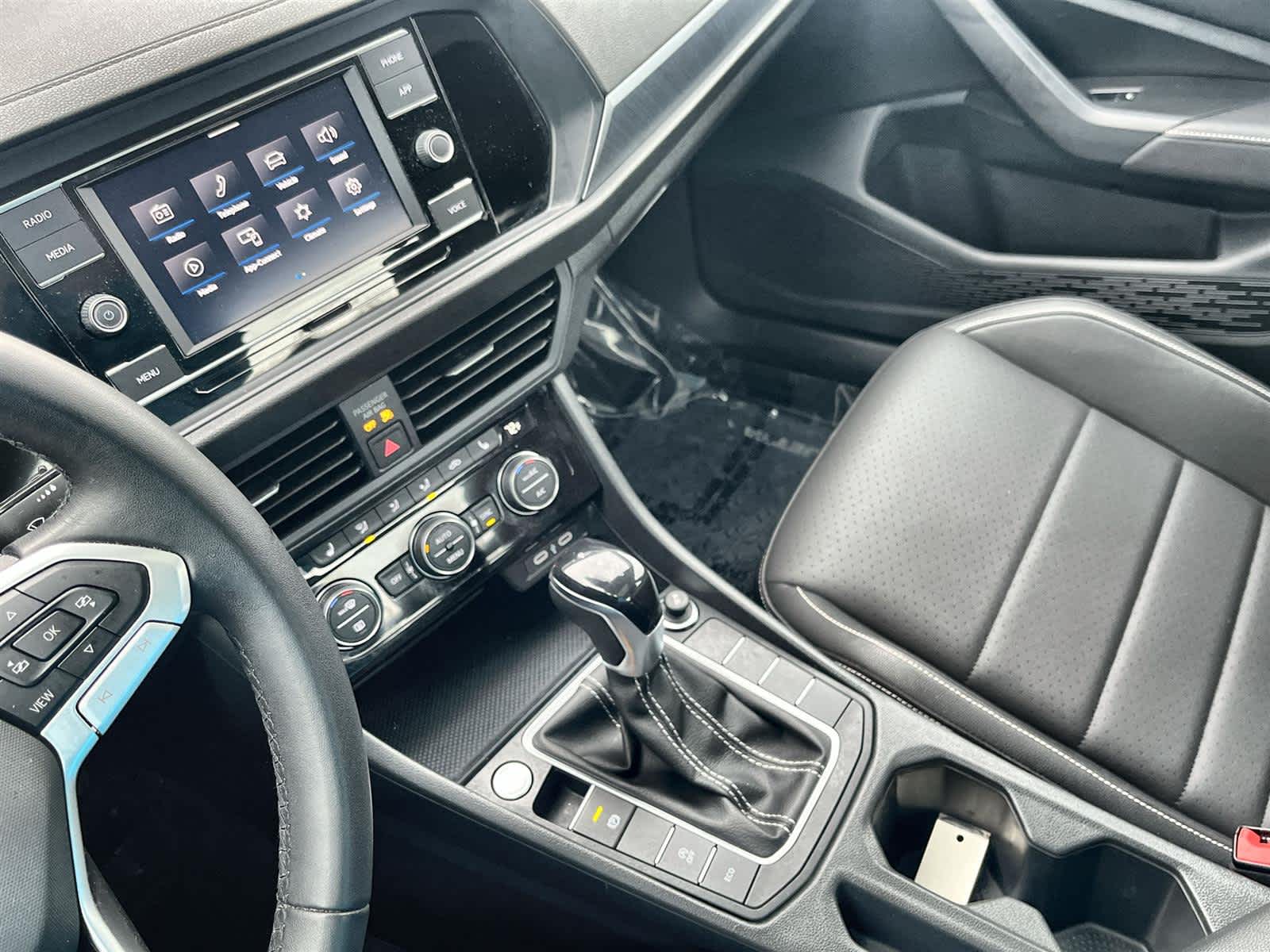 Thumbnail: 2024 Volkswagen Jetta - 25