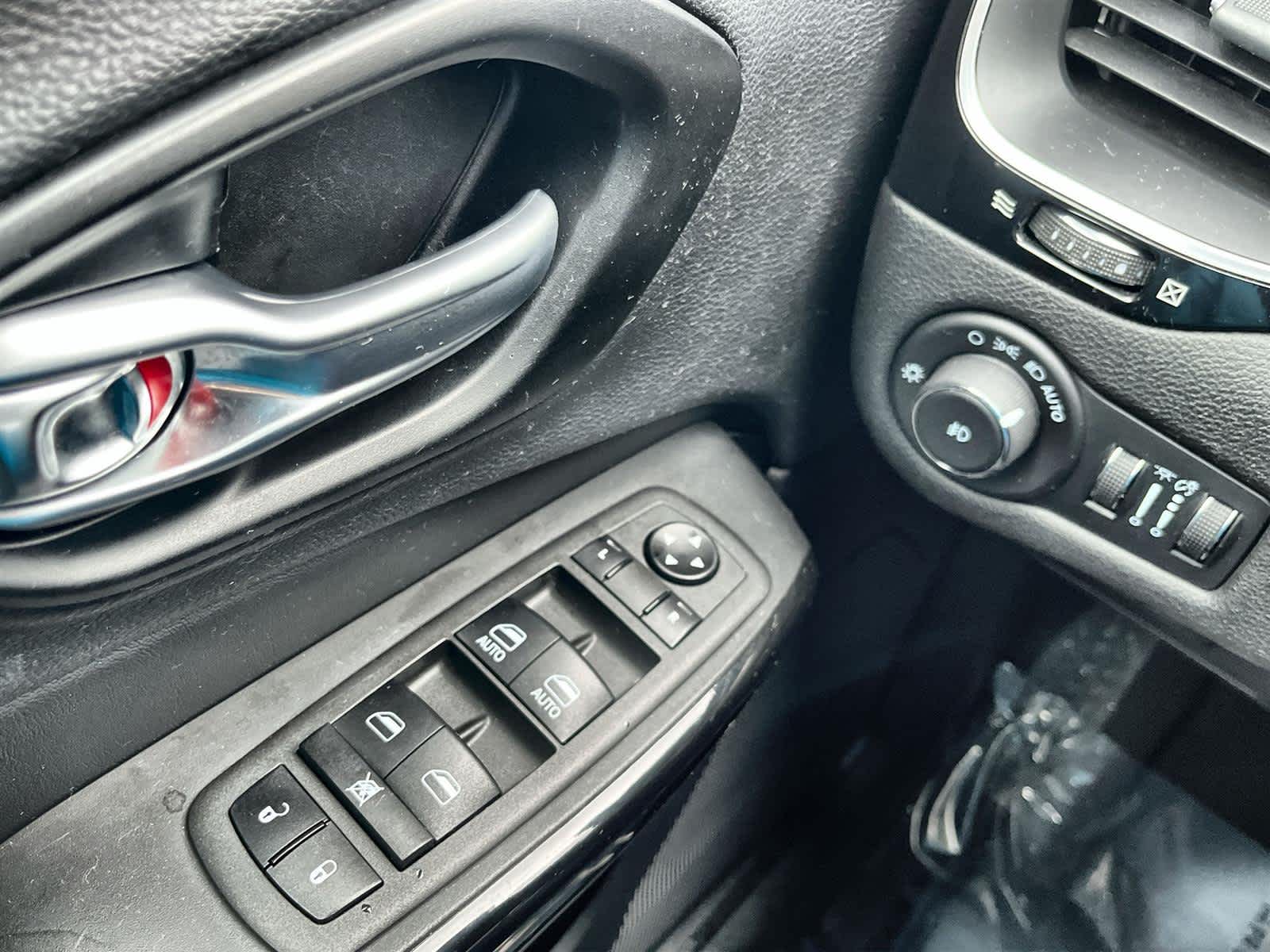 Thumbnail: 2023 Jeep Cherokee - 25