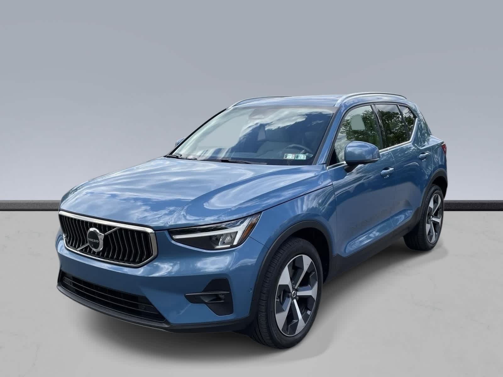 2023 Volvo XC40 B5 Plus -
                  Mcmurray, PA