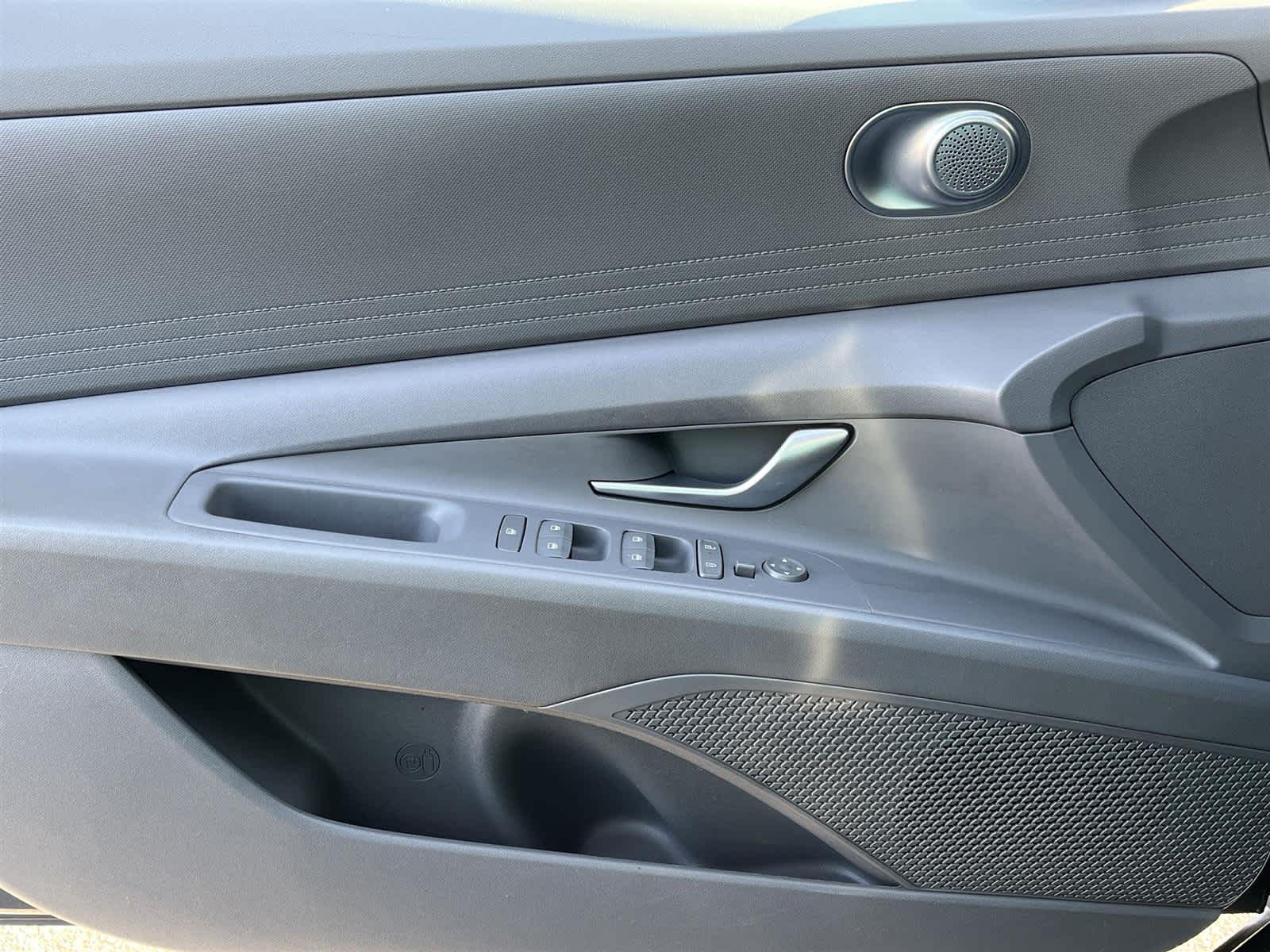 Thumbnail: 2024 Hyundai Elantra - 24