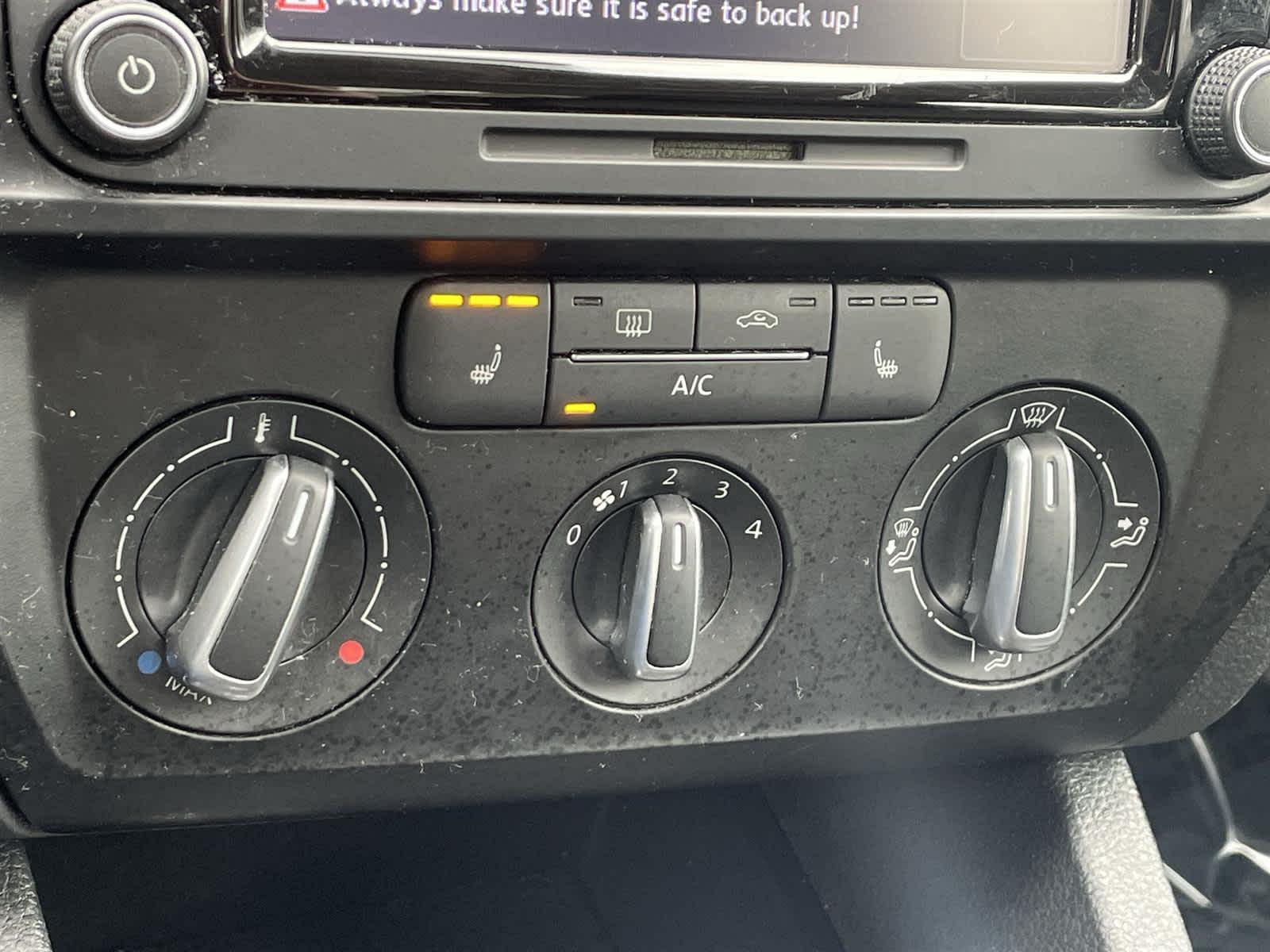 Thumbnail: 2015 Volkswagen Jetta - 22