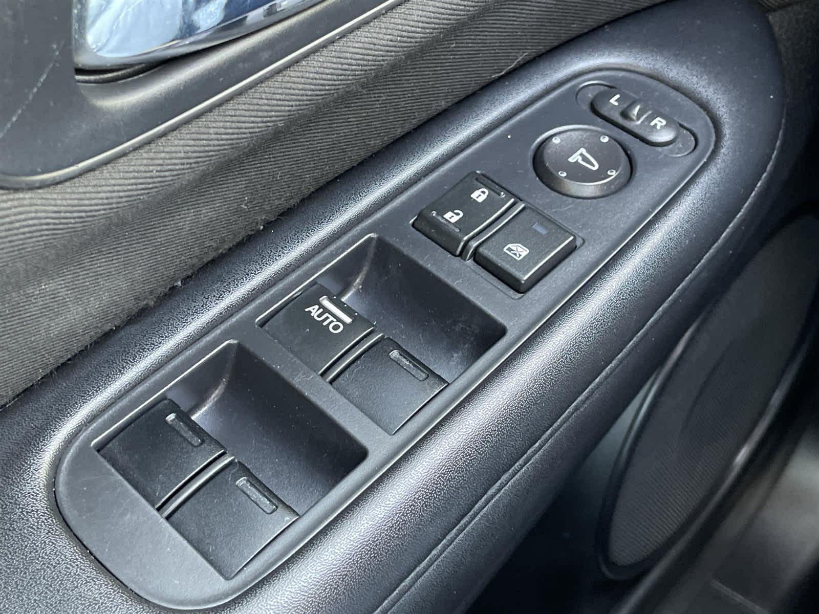 2017 Honda HR-V LX 23