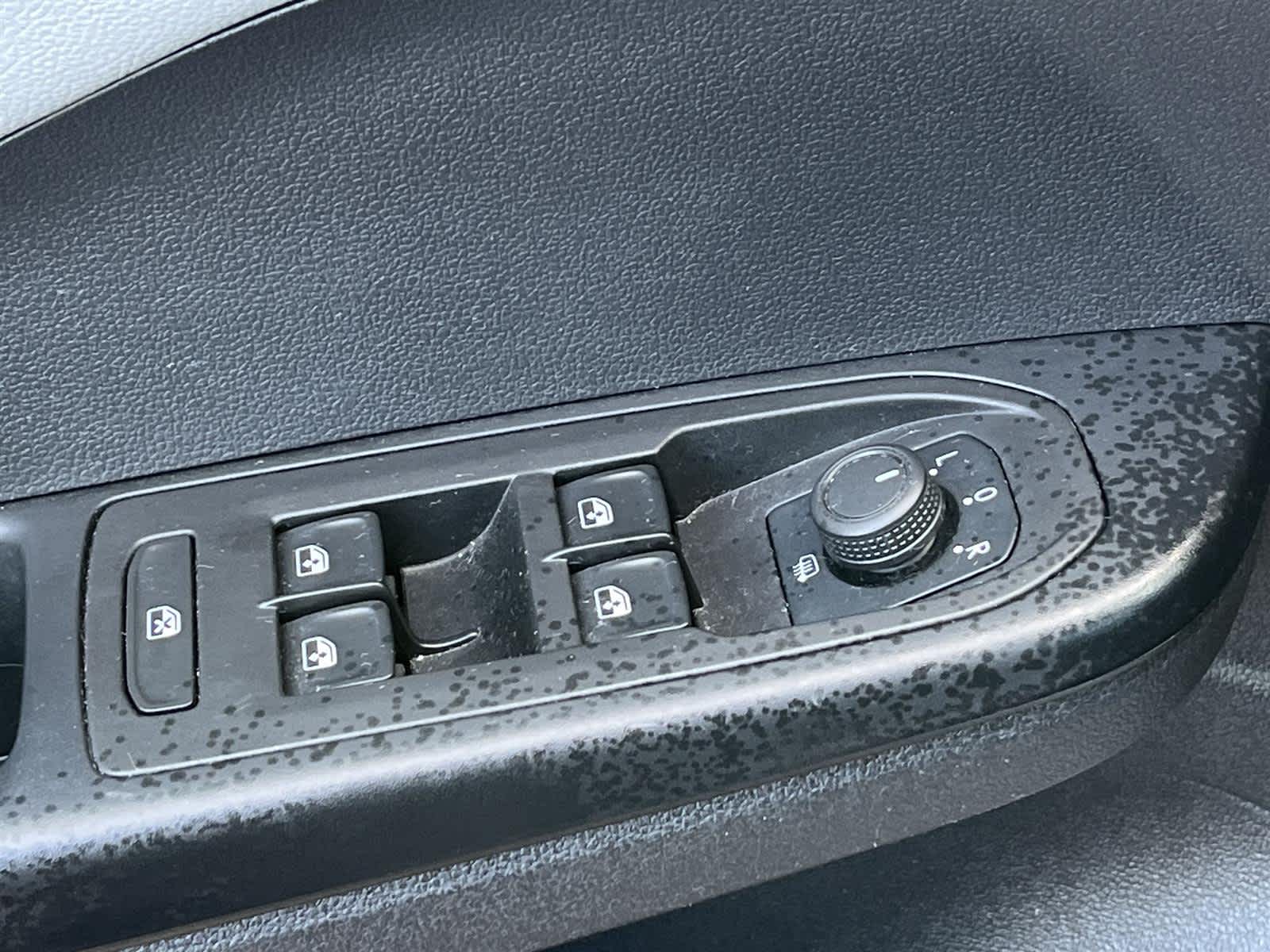 Thumbnail: 2022 Volkswagen Taos - 25