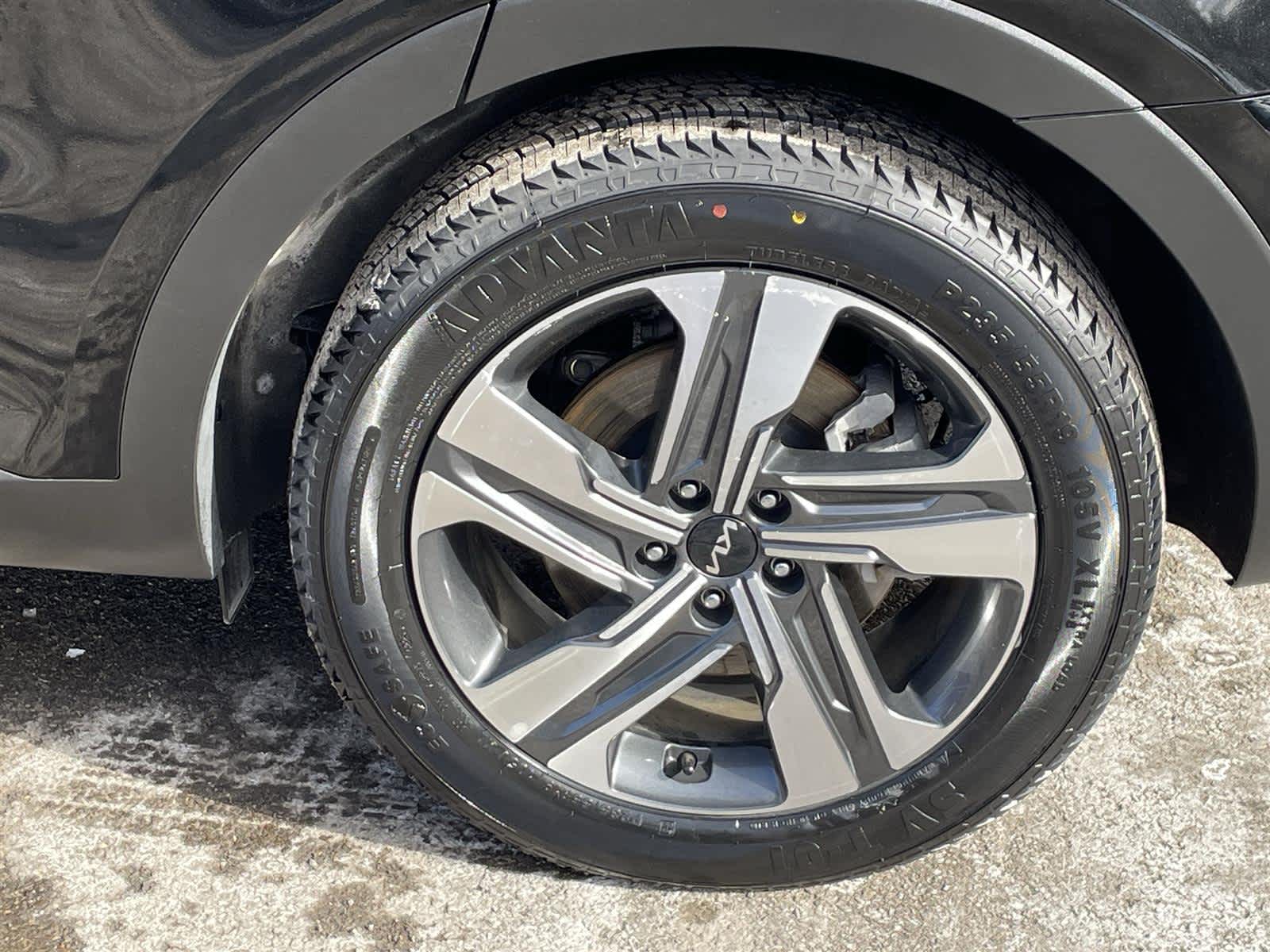 Thumbnail: 2023 Kia Sorento - 11