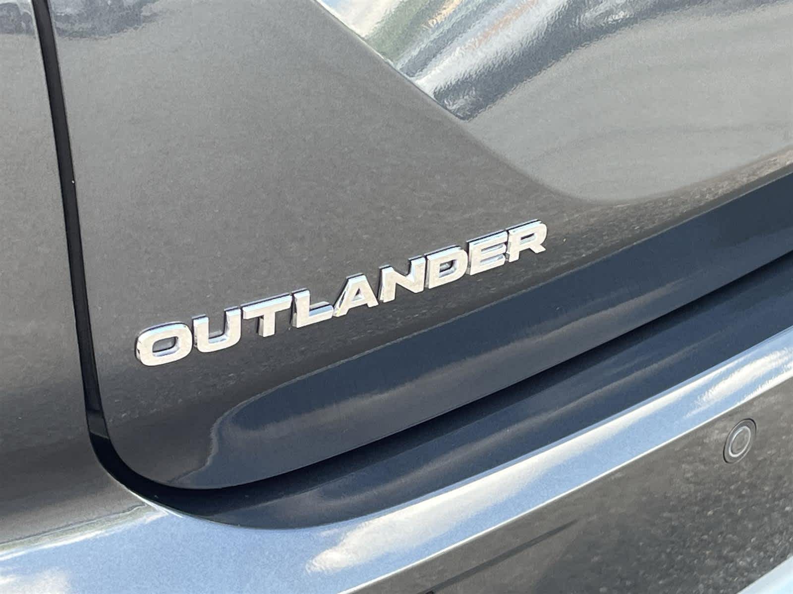 Thumbnail: 2024 Mitsubishi Outlander - 10