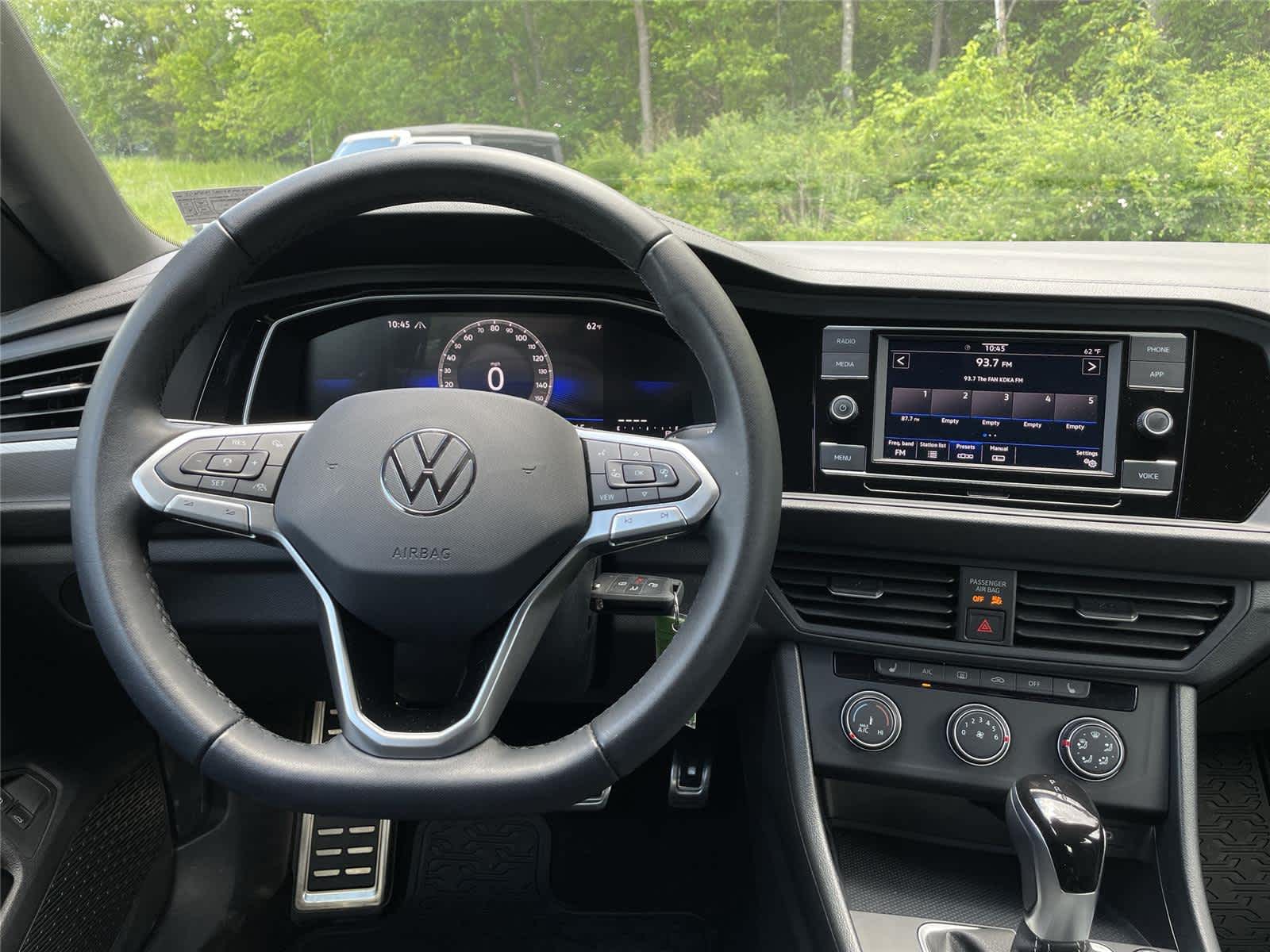 Thumbnail: 2024 Volkswagen Jetta - 18