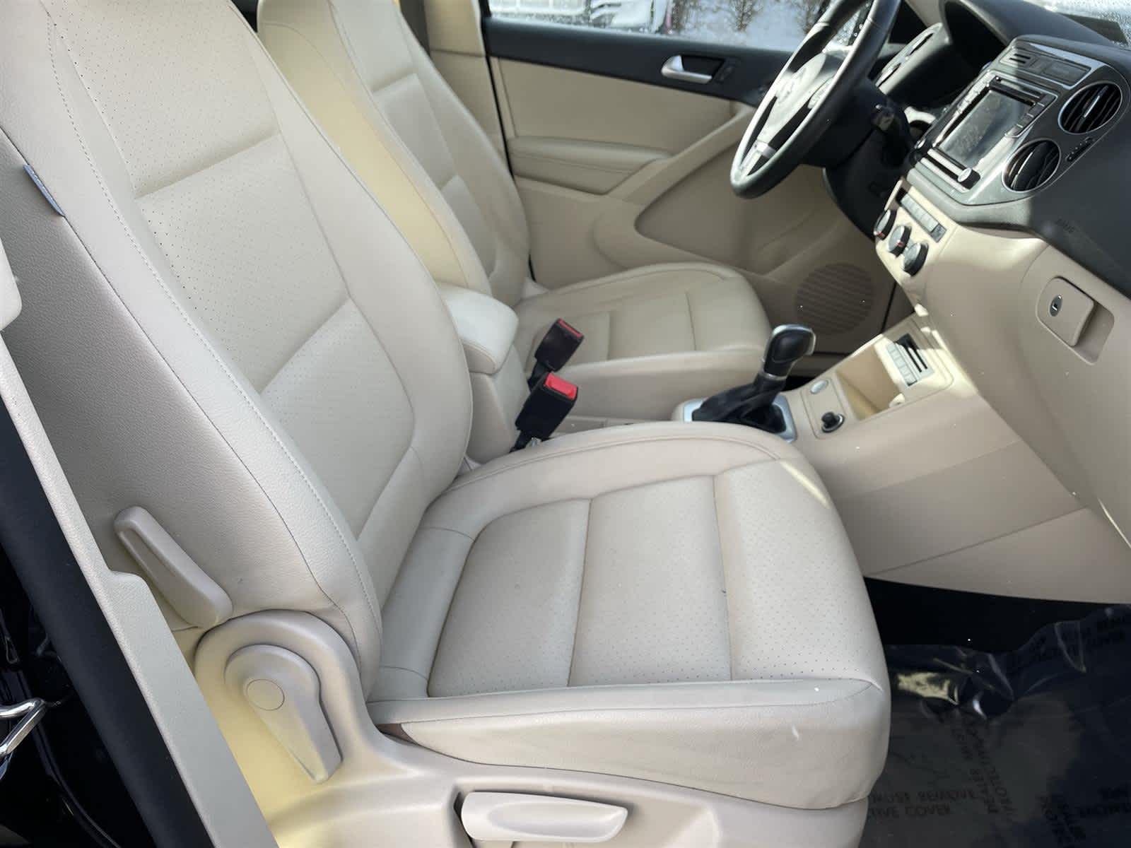 Thumbnail: 2017 Volkswagen Tiguan - 18