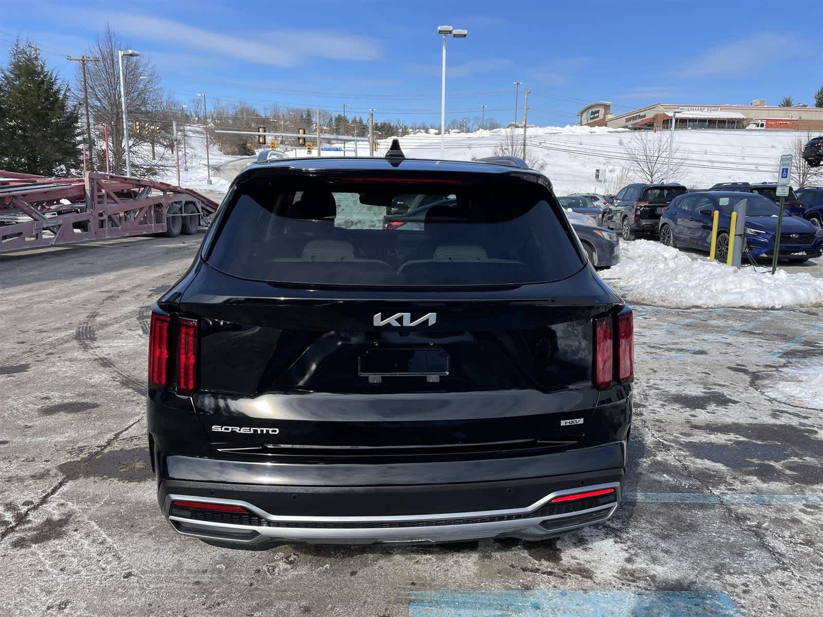 Thumbnail: 2023 Kia Sorento - 4