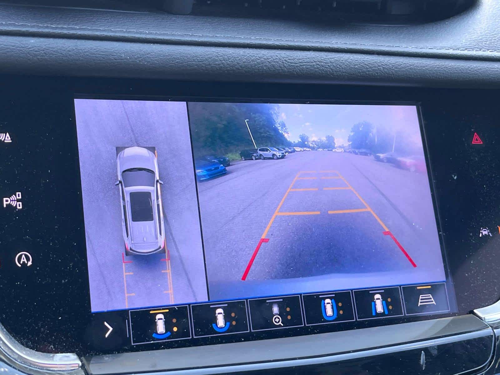 Thumbnail: 2020 Cadillac XT6 - 12