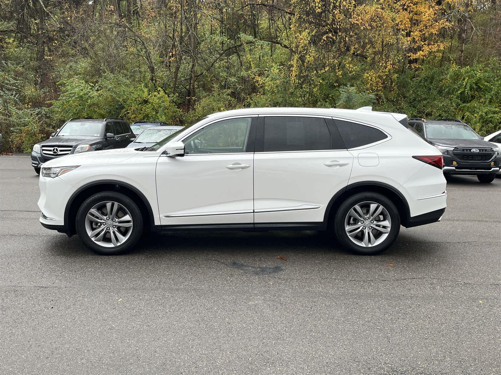 2023 Acura MDX SH-AWD photo 2