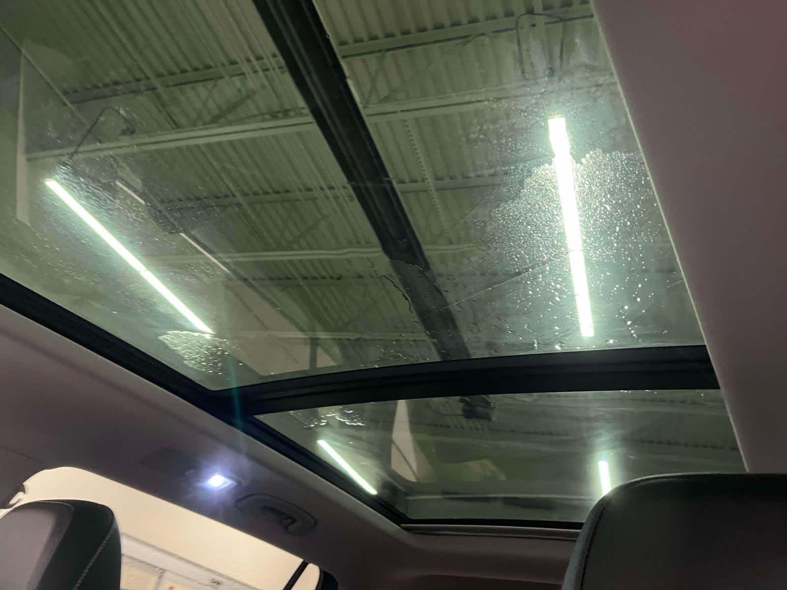 Thumbnail: 2022 Volkswagen Tiguan - 10