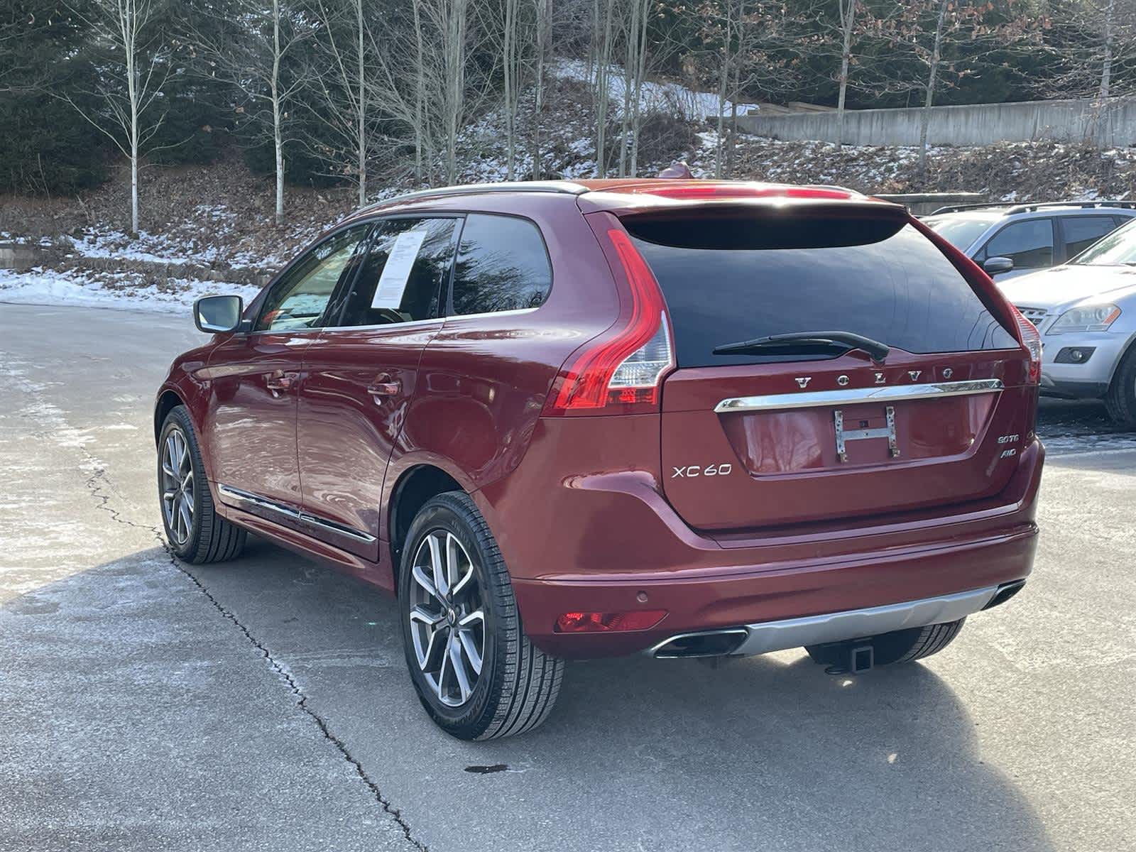 Thumbnail: 2016 Volvo XC60 - 3