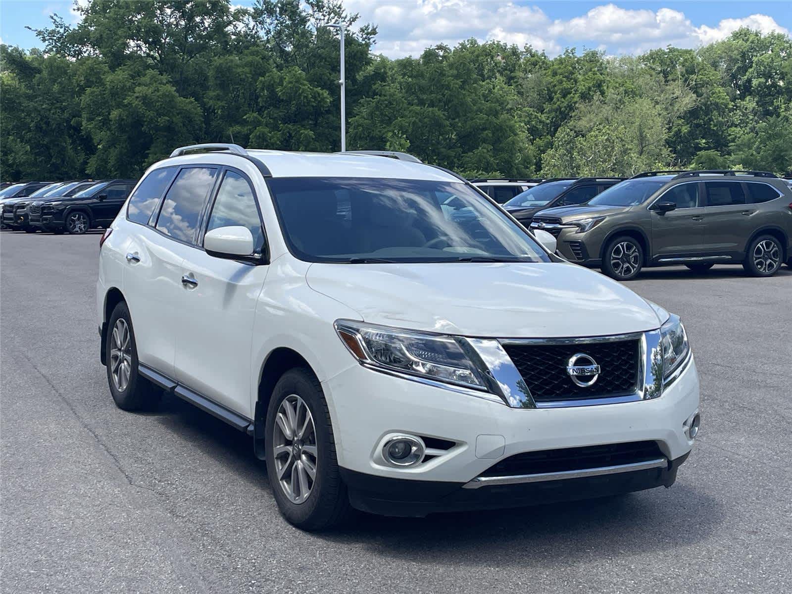 Thumbnail: 2015 Nissan Pathfinder - 4