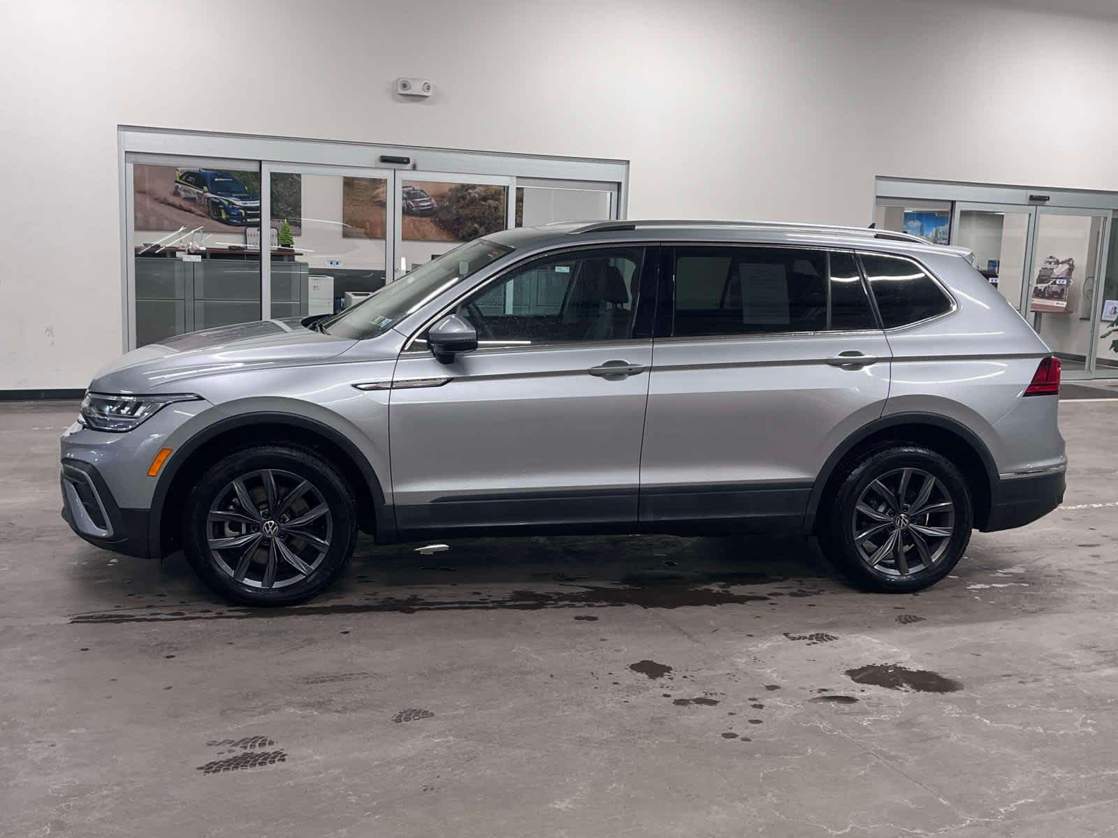 Thumbnail: 2022 Volkswagen Tiguan - 2