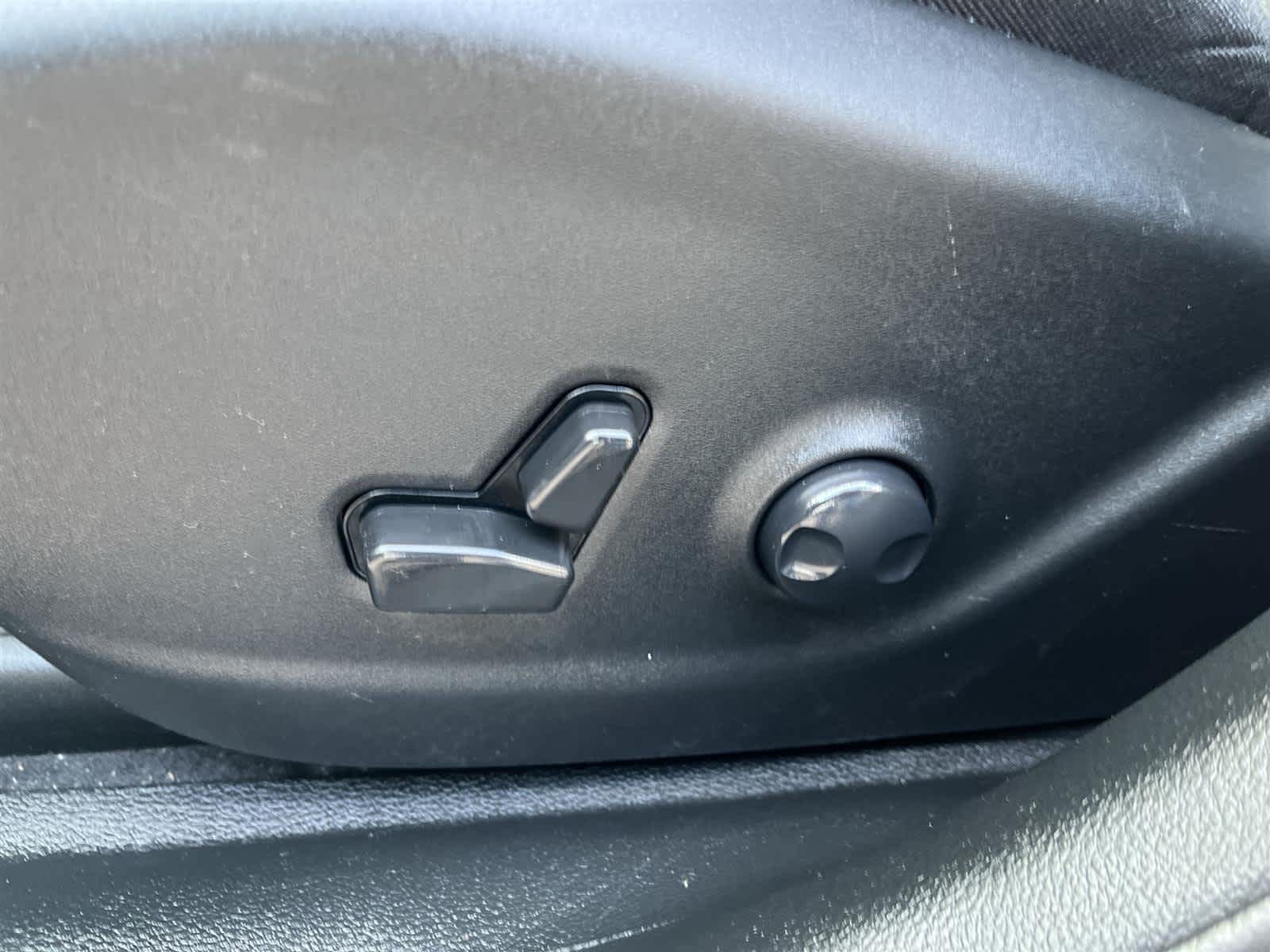 Thumbnail: 2023 Jeep Cherokee - 12