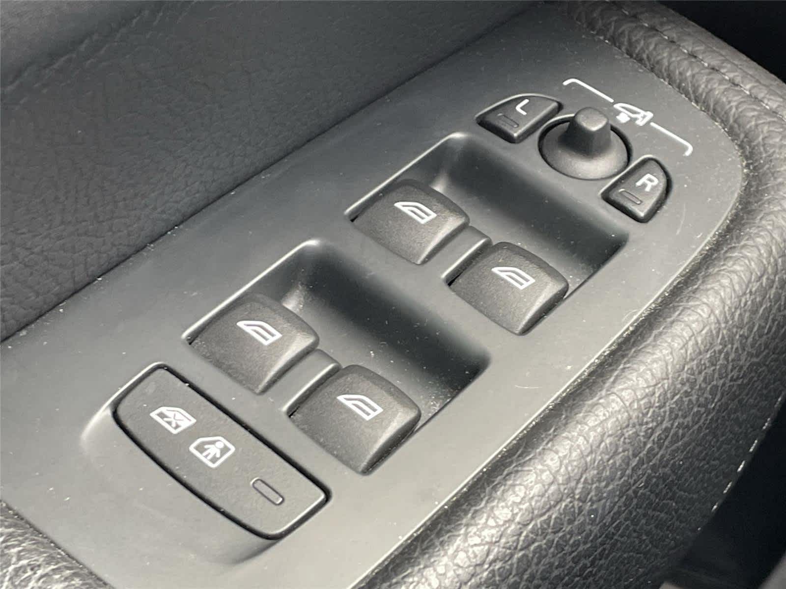 Thumbnail: 2019 Volvo XC60 - 20