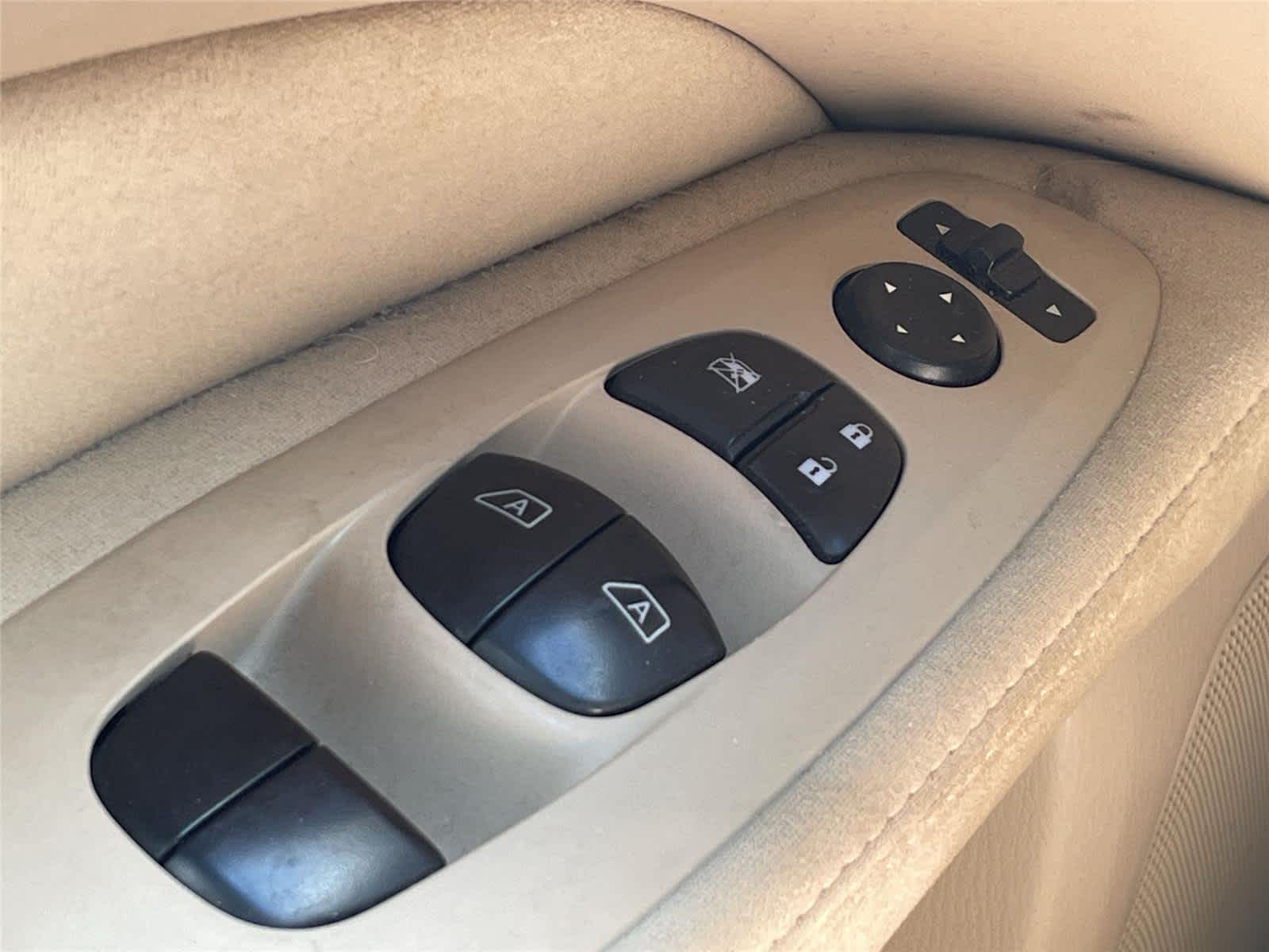 Thumbnail: 2015 Nissan Pathfinder - 16