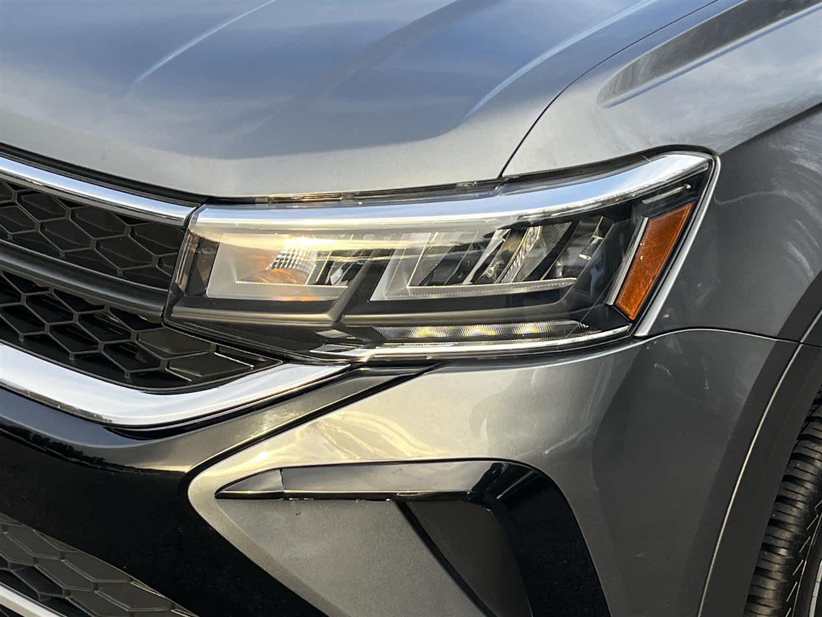 Thumbnail: 2022 Volkswagen Taos - 9