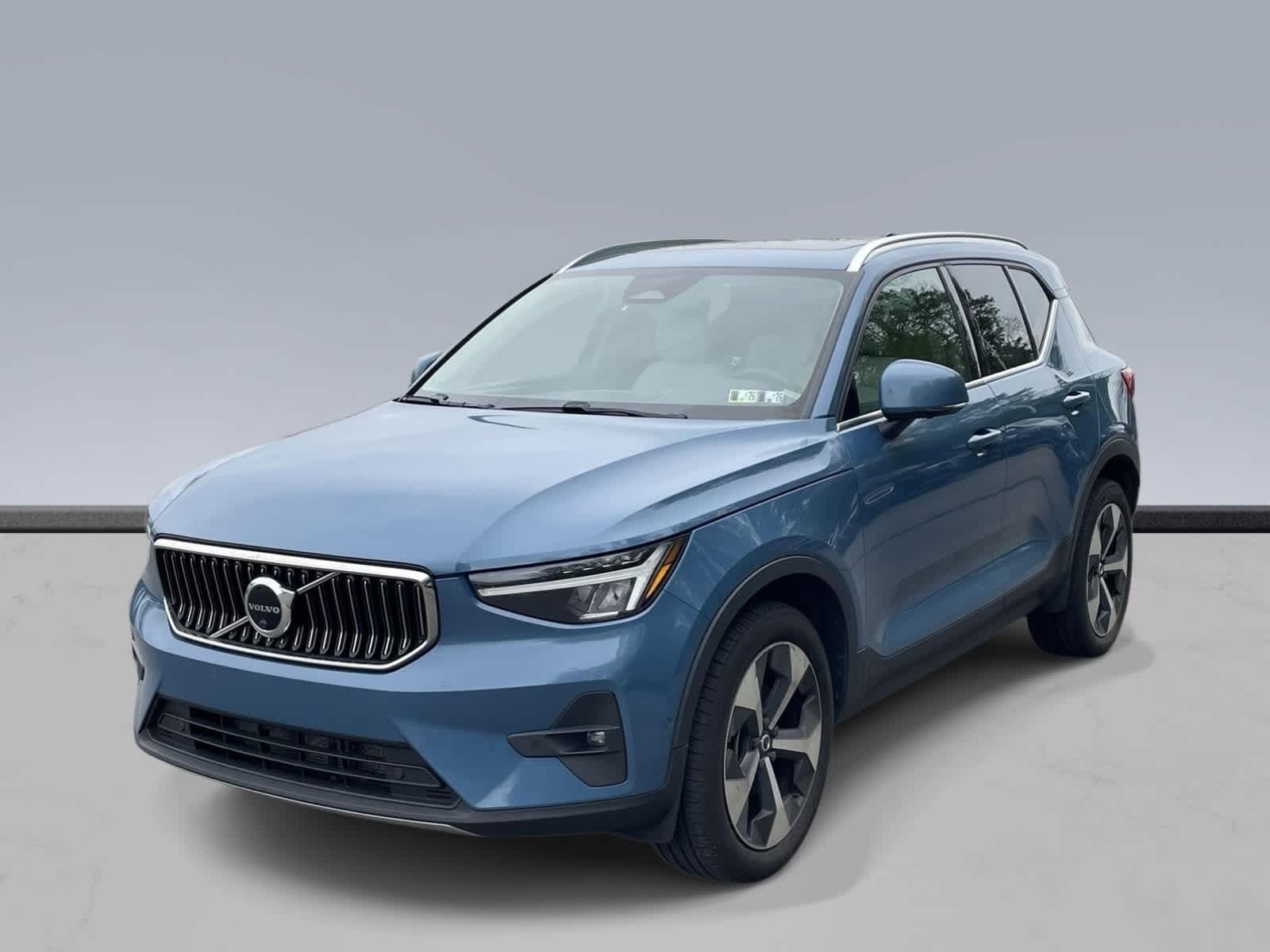 Thumbnail: 2023 Volvo XC40 - 1