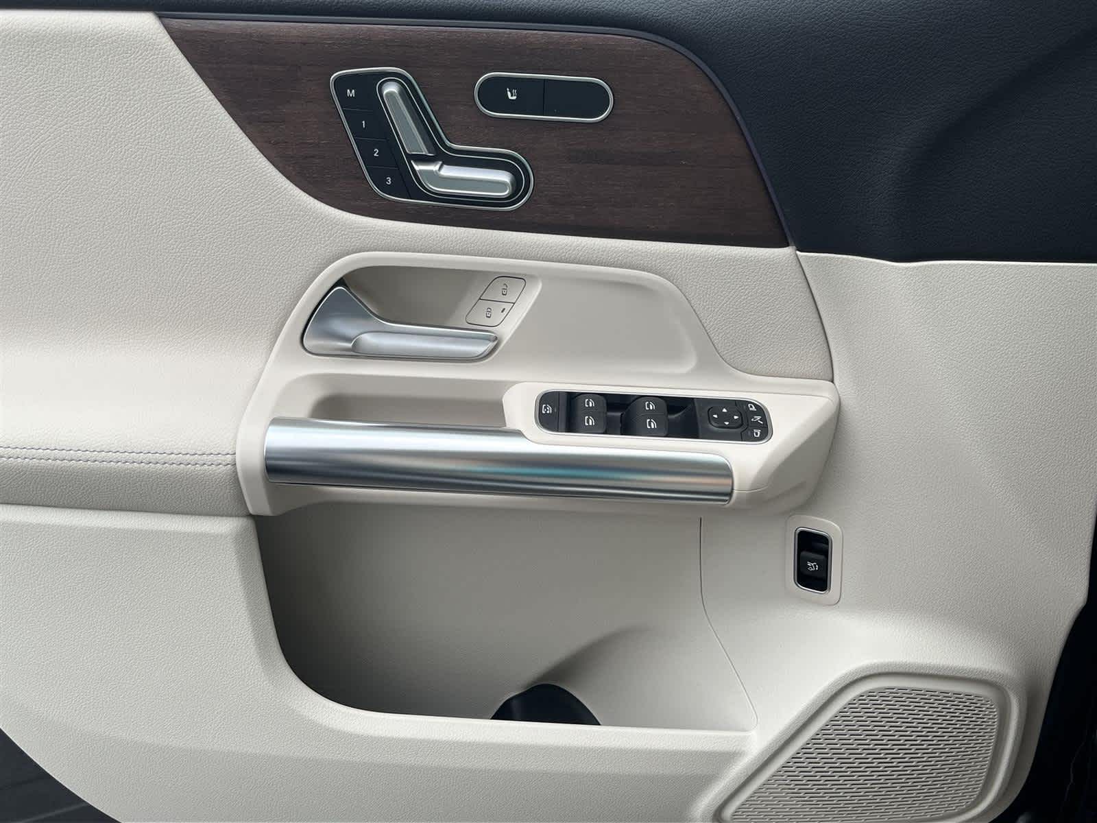 Thumbnail: 2023 Mercedes-Benz GLA - 22