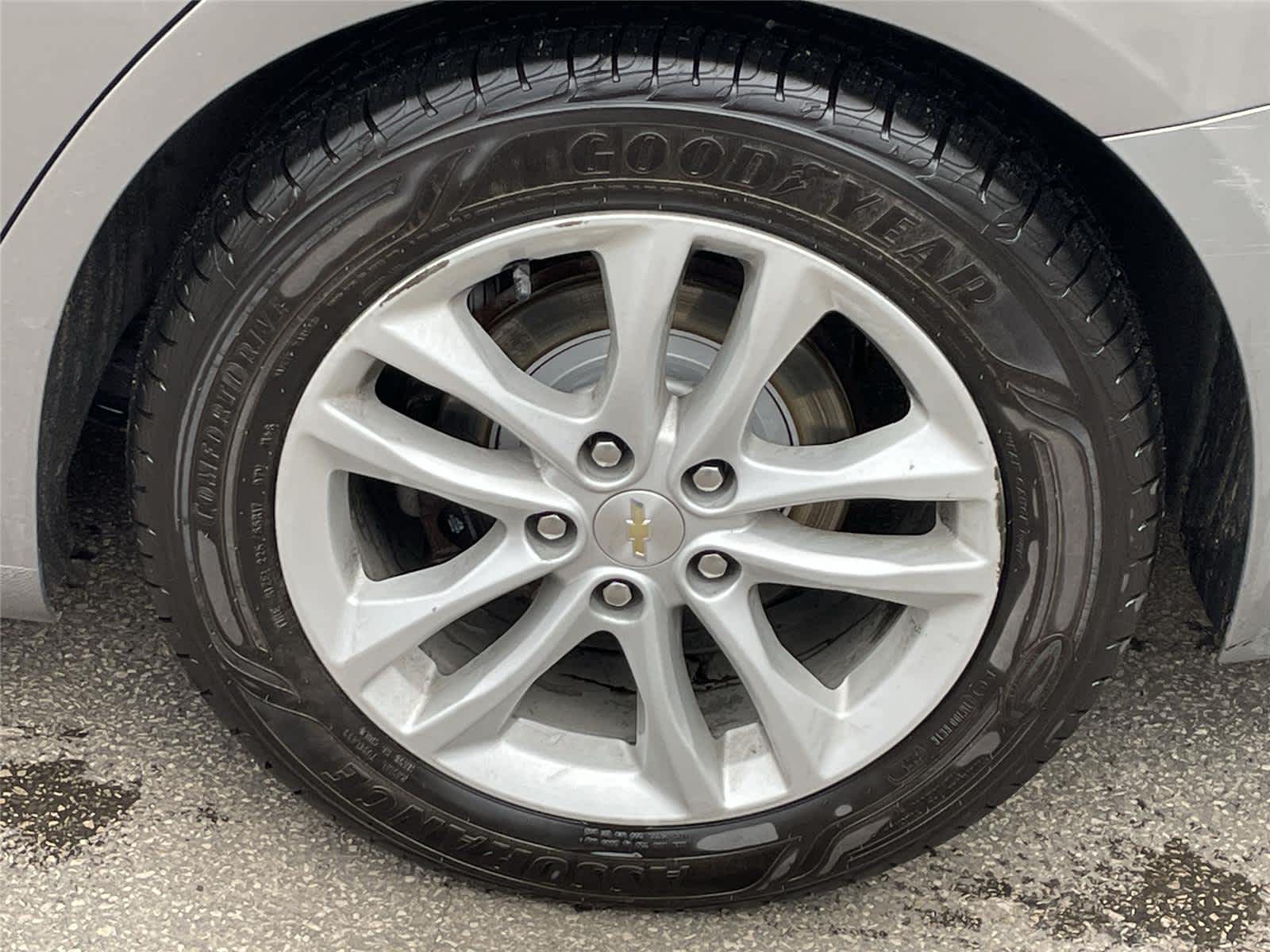 Thumbnail: 2017 Chevrolet Malibu - 11