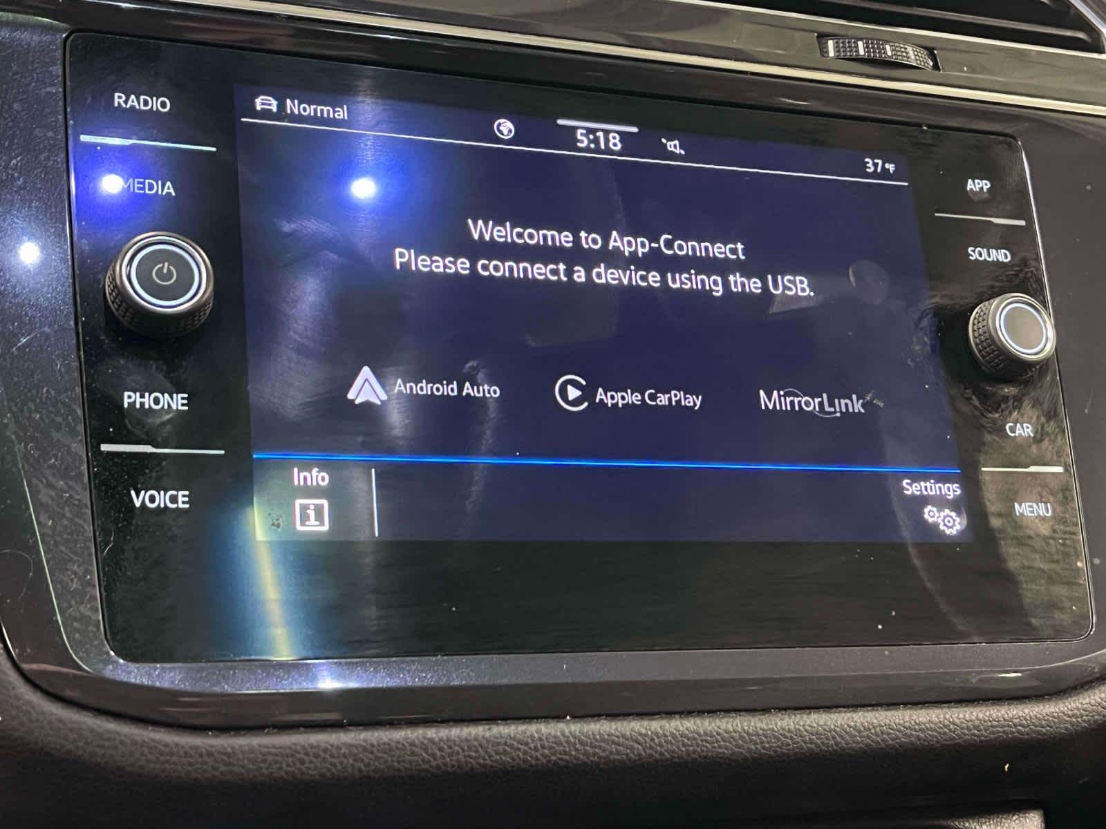 Thumbnail: 2022 Volkswagen Tiguan - 12