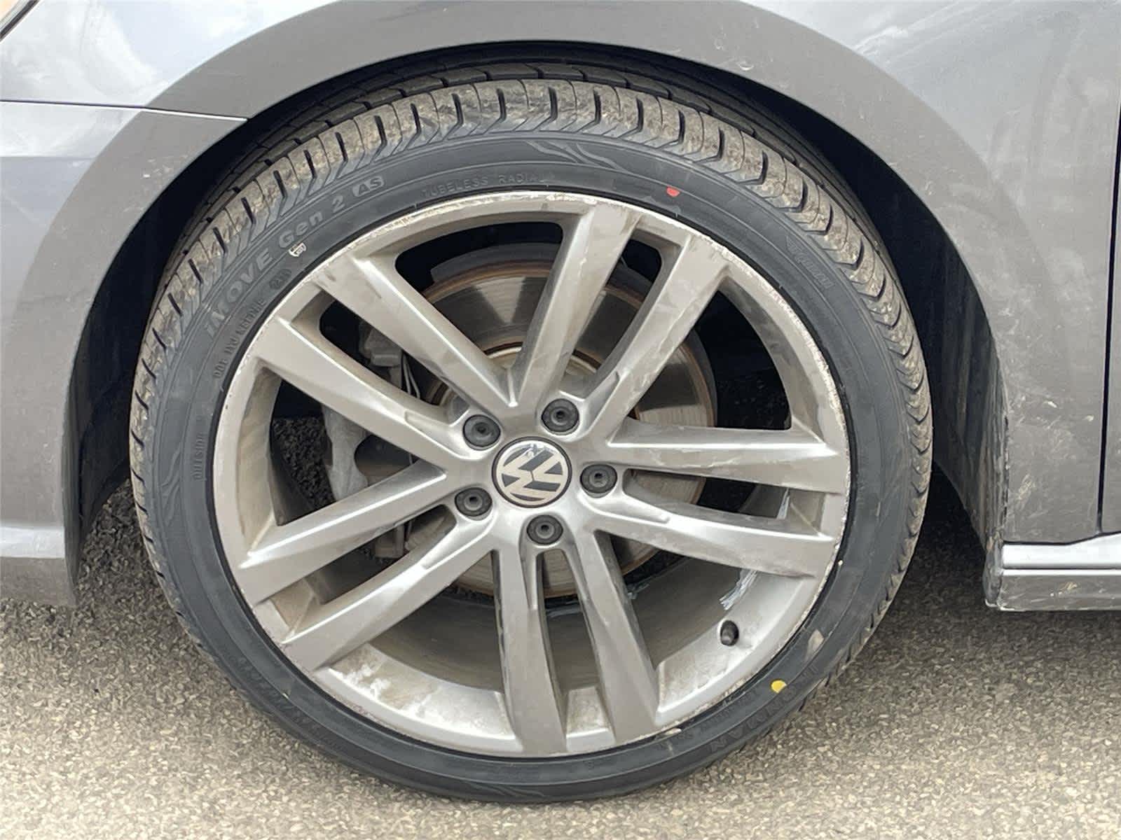 Thumbnail: 2017 Volkswagen Passat - 11