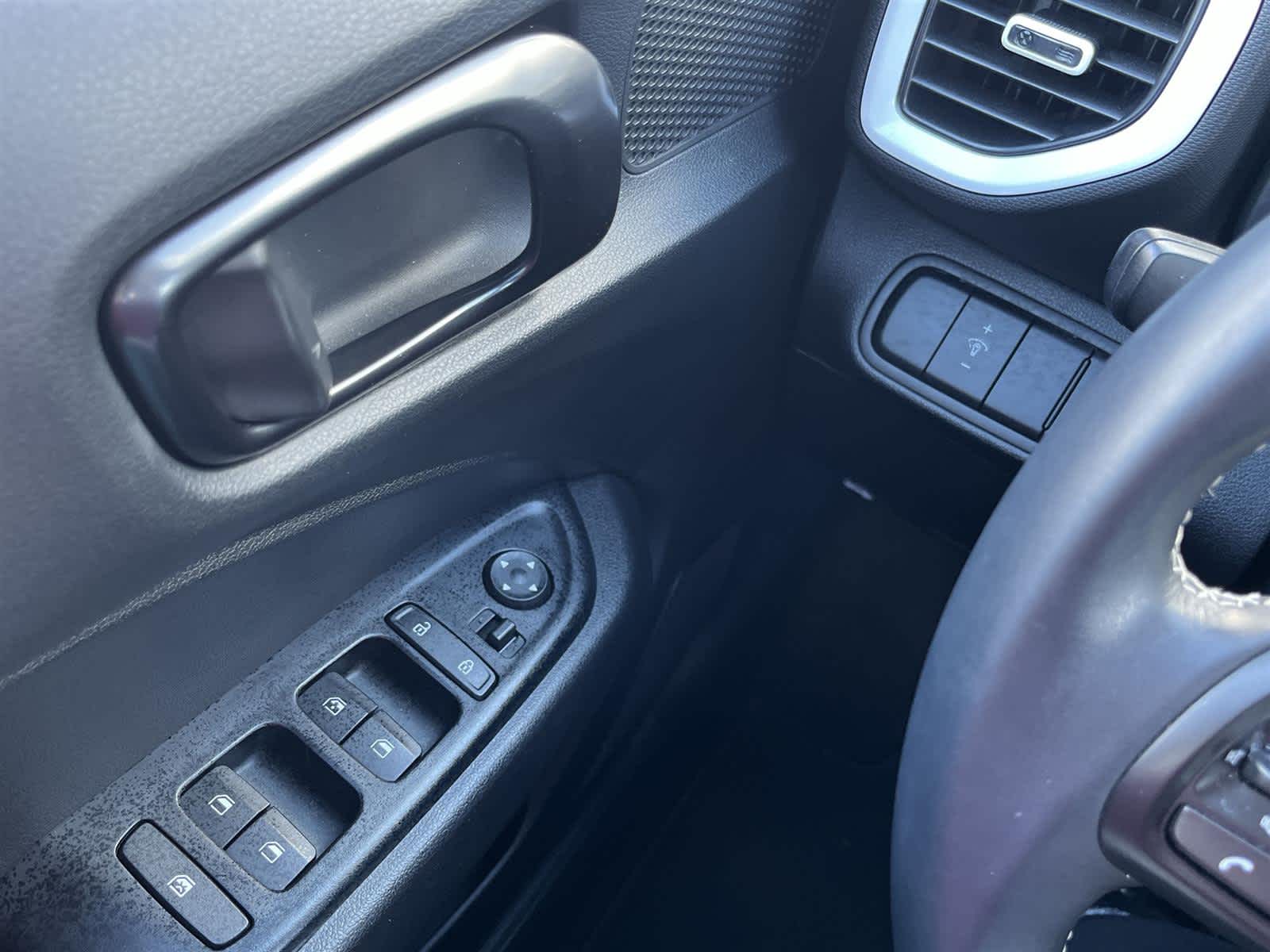 Thumbnail: 2023 Hyundai Venue - 25