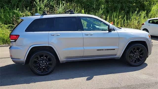 2019 Jeep Grand Cherokee Altitude 9