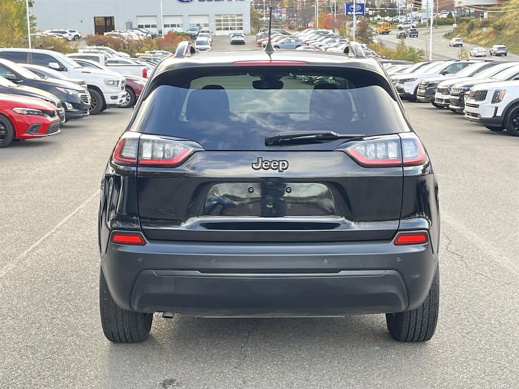 Used 2023 Jeep Cherokee Altitude Lux SUV