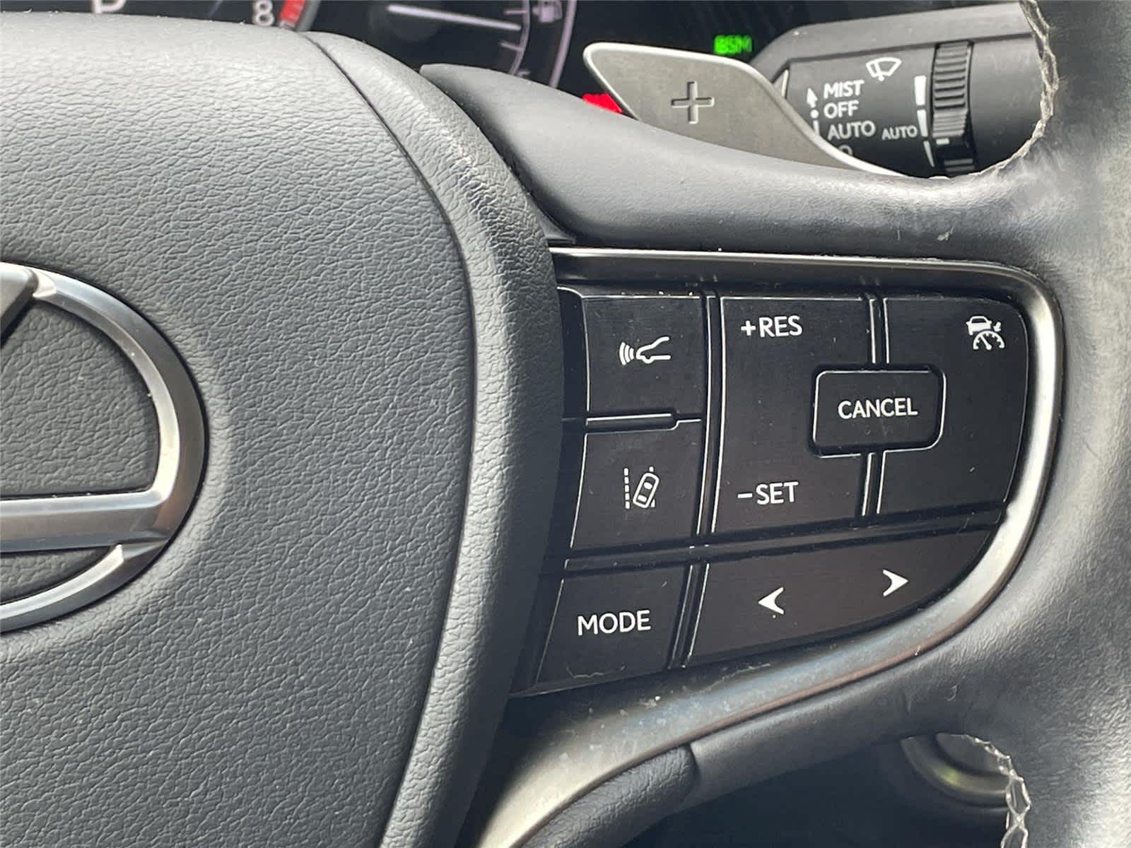 Thumbnail: 2020 Lexus ES - 29