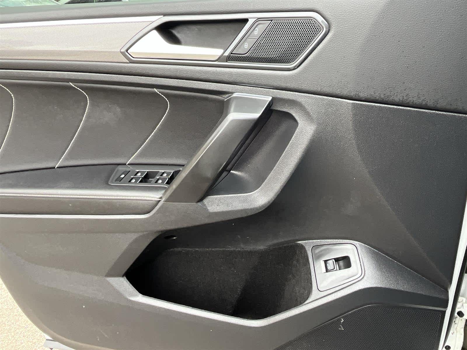 Thumbnail: 2022 Volkswagen Tiguan - 25