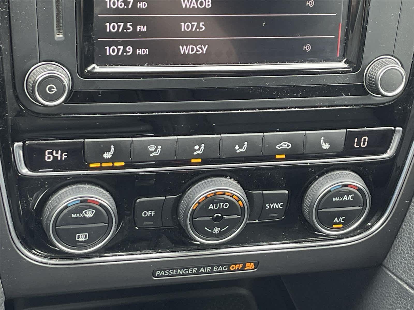 Thumbnail: 2017 Volkswagen Passat - 15