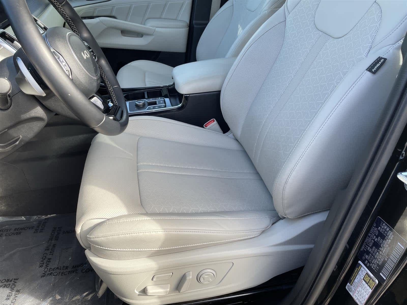 Thumbnail: 2023 Kia Sorento - 12