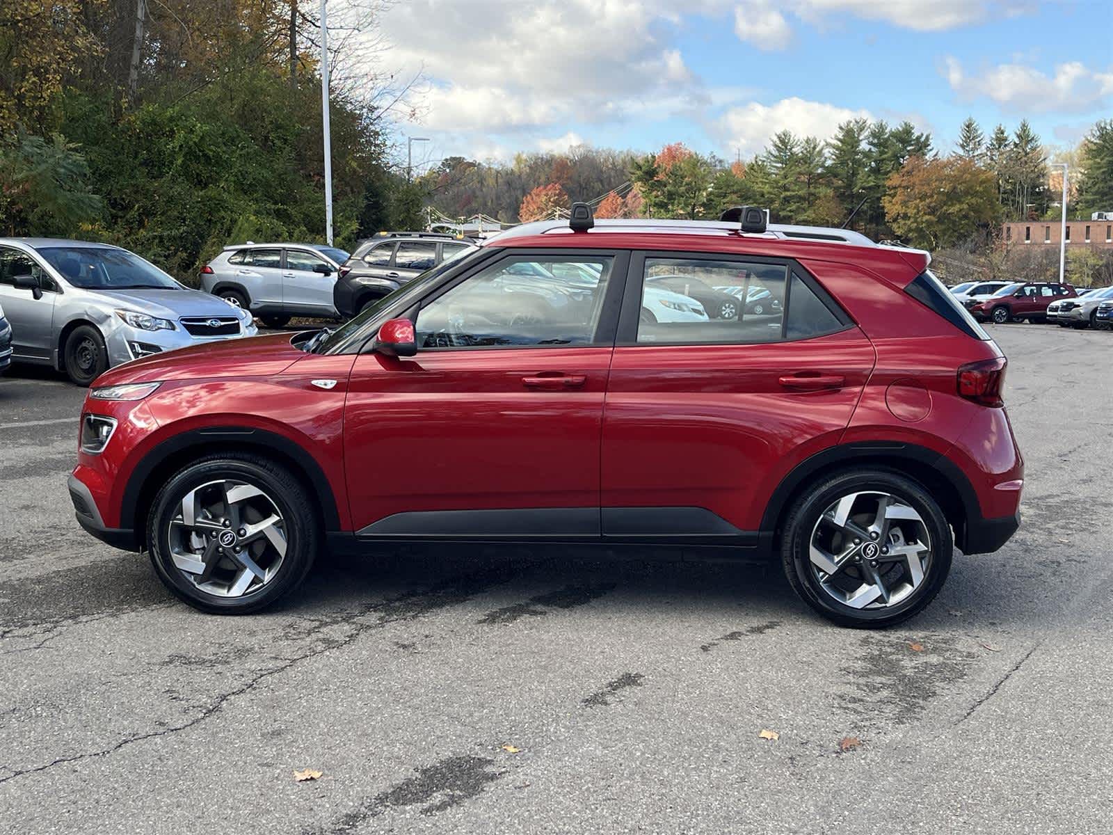 2023 Hyundai Venue Limited photo 2