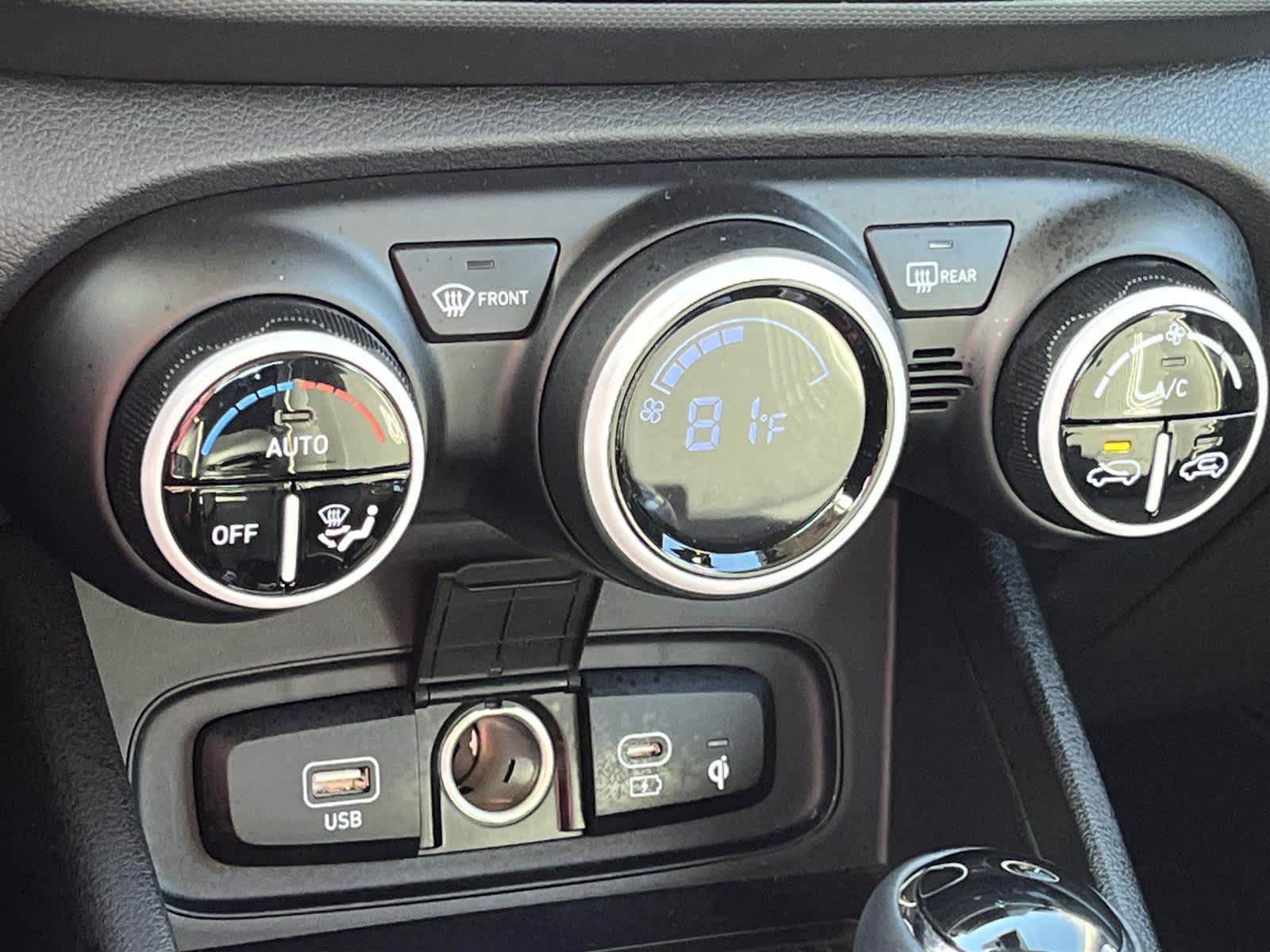 Thumbnail: 2023 Hyundai Venue - 21