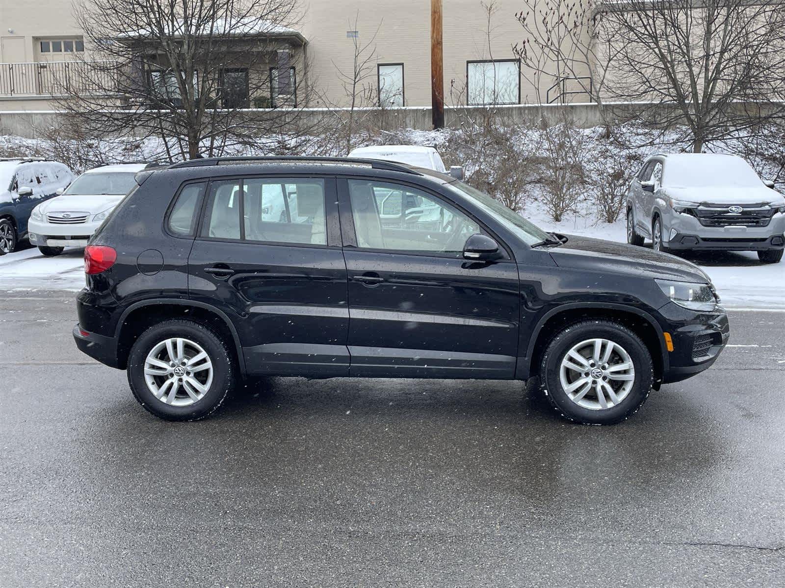 Thumbnail: 2017 Volkswagen Tiguan - 7