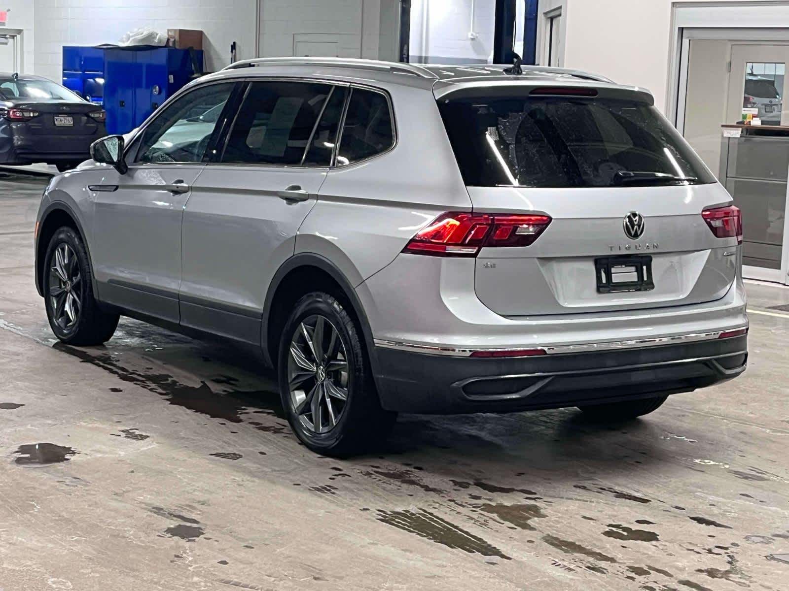 Thumbnail: 2022 Volkswagen Tiguan - 3