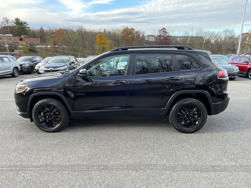 Used 2023 Jeep Cherokee Altitude Lux SUV