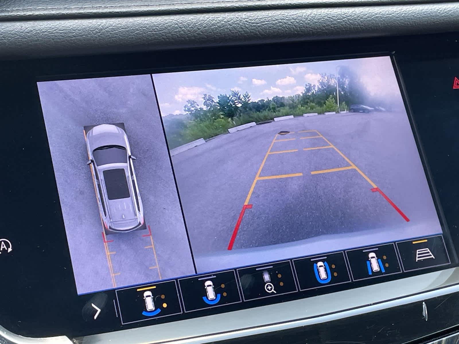 Thumbnail: 2020 Cadillac XT6 - 24