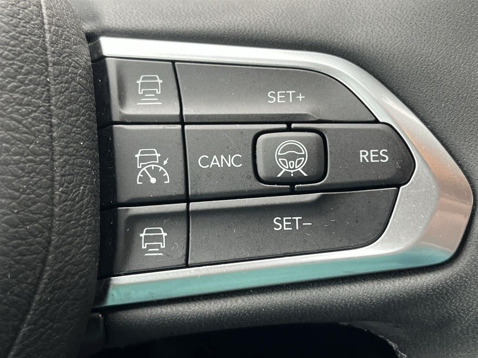 Thumbnail: 2023 Jeep Compass - 30