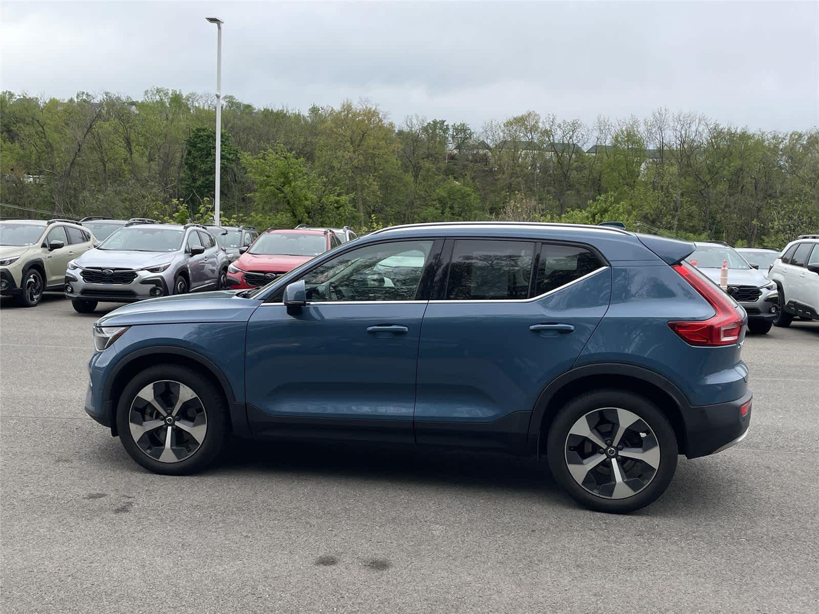 Thumbnail: 2023 Volvo XC40 - 2