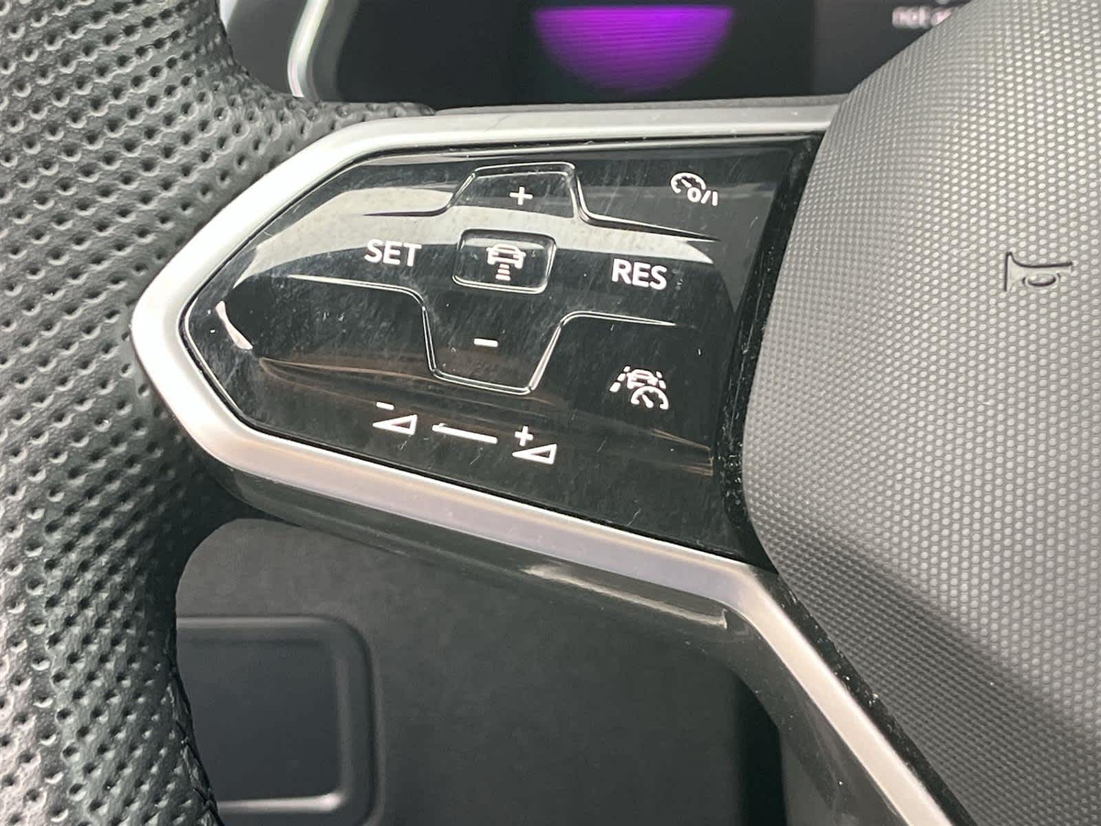 Thumbnail: 2022 Volkswagen Tiguan - 27