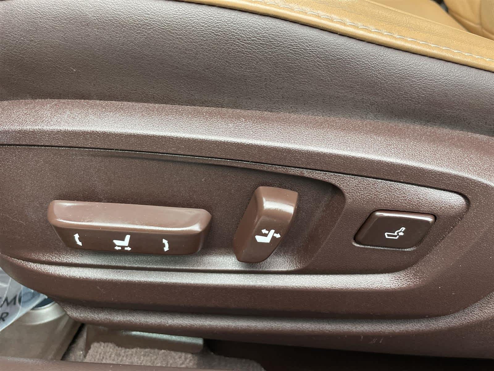 Thumbnail: 2017 Lexus ES - 13