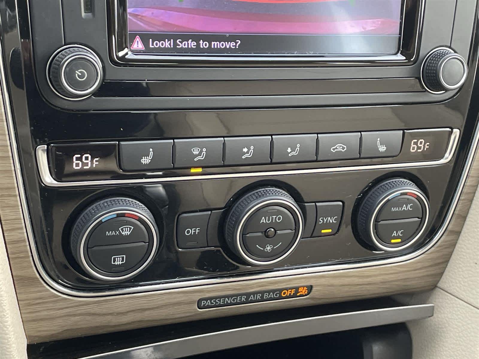 Thumbnail: 2016 Volkswagen Passat - 22