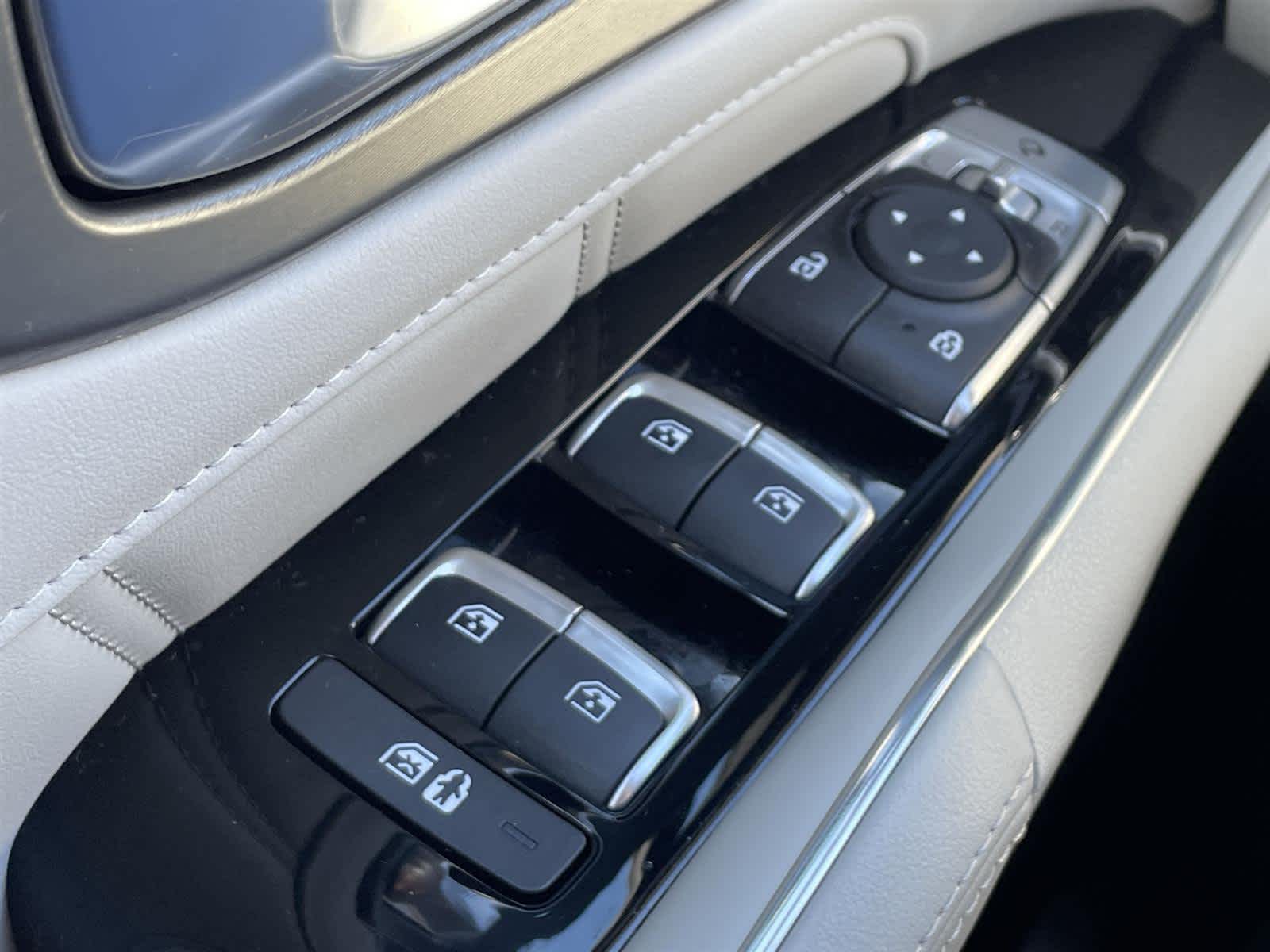 Thumbnail: 2023 Kia Sorento - 28