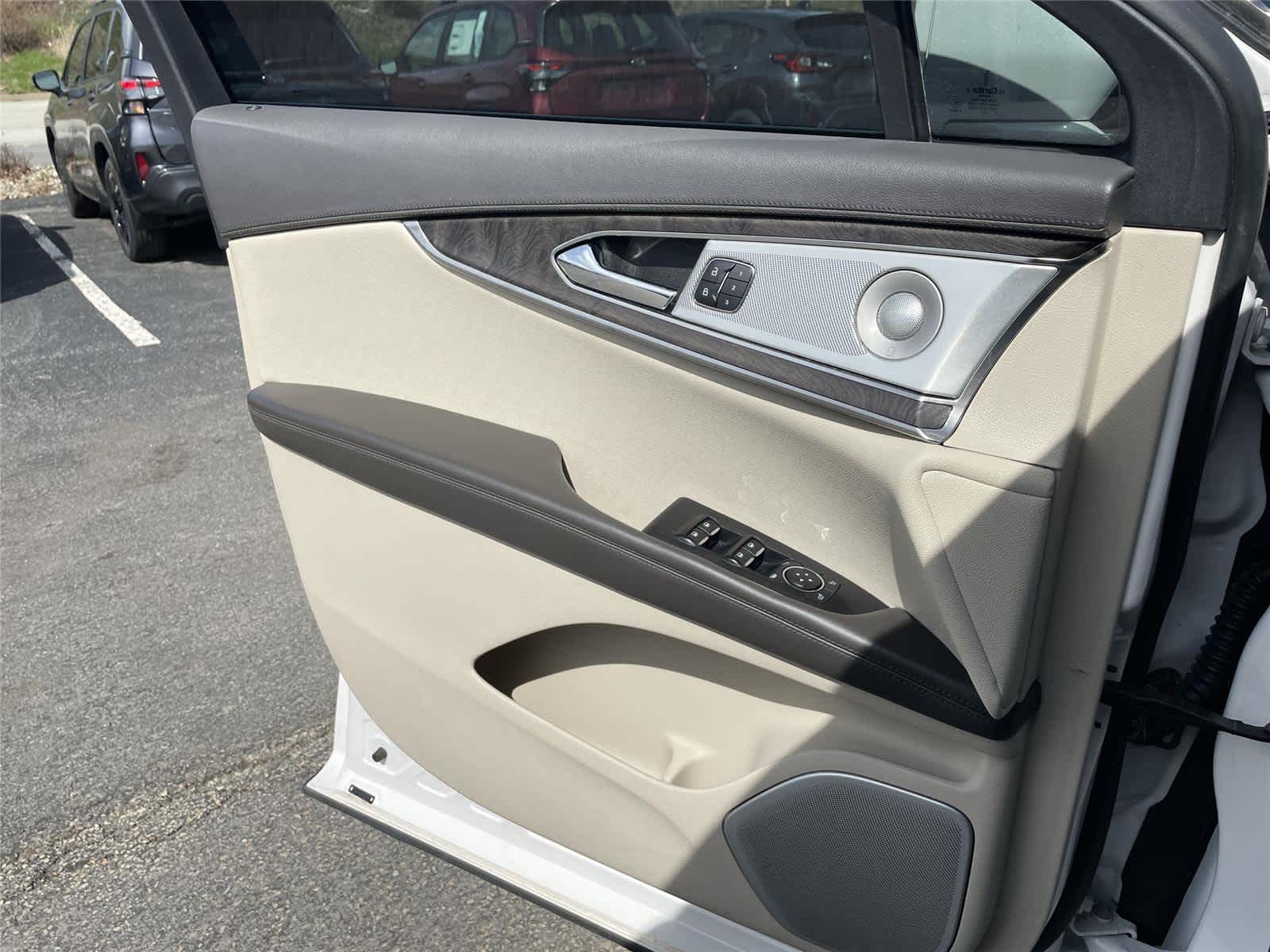 Thumbnail: 2019 Lincoln Nautilus - 27